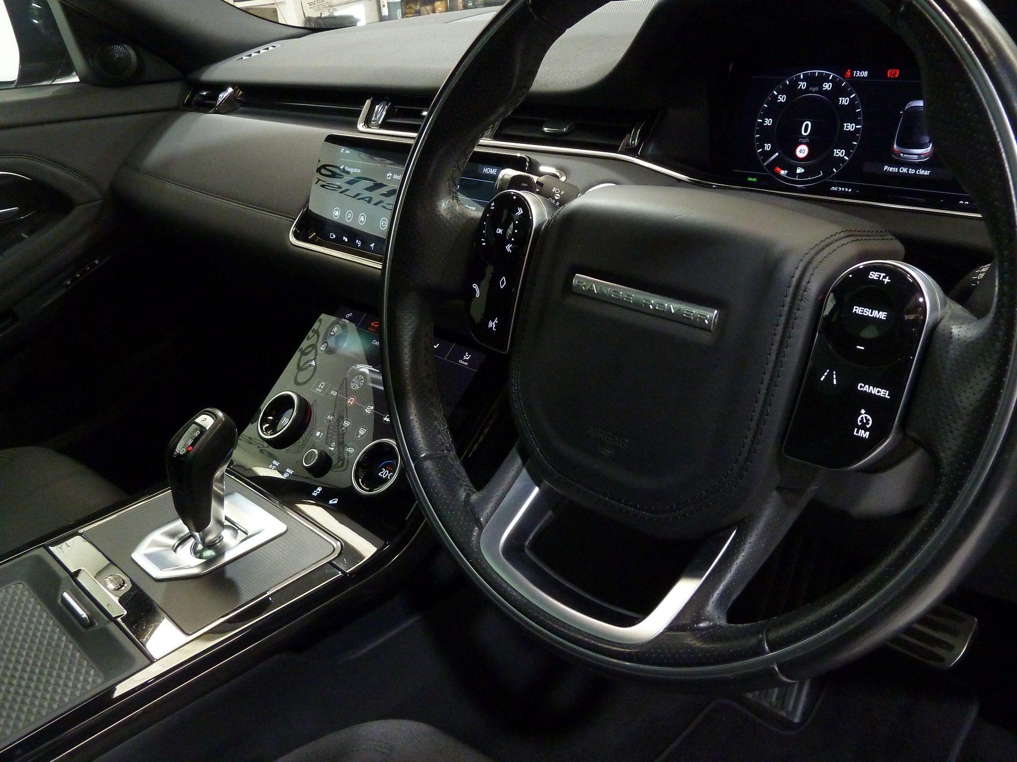 Land Rover Range Rover Evoque 2.0 D180 R-Dynamic SE   <br/><br/>PAN ROOF + BLACK PACK