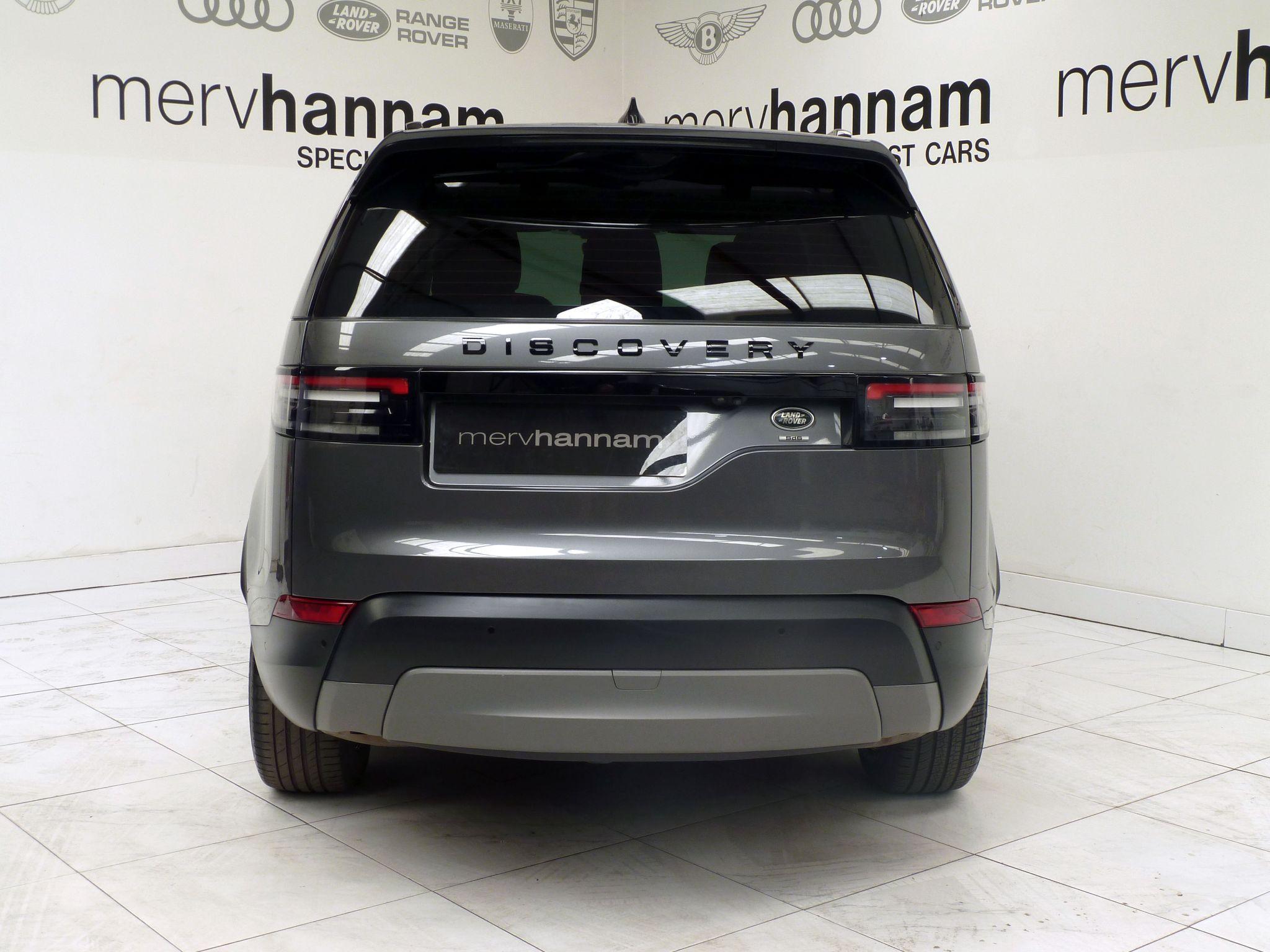 Land Rover Discovery 3.0 SD V6 SE   <br/><br/>BLACK PACK + SIDE STEPS