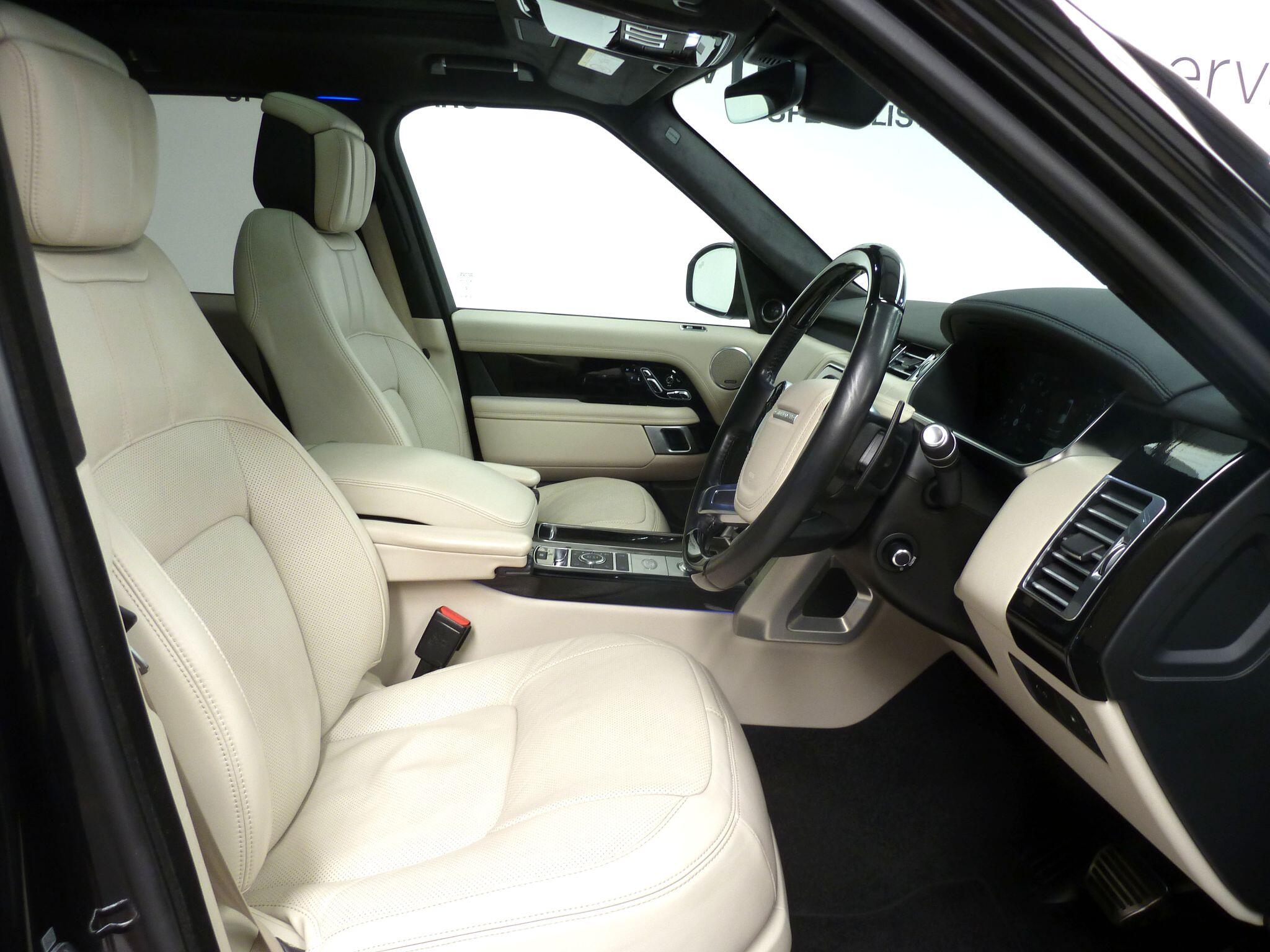 Land Rover Range Rover 2.0 P400e  Westminster   <br/><br/>PAN ROOF + HUD + SOFT CLOSE