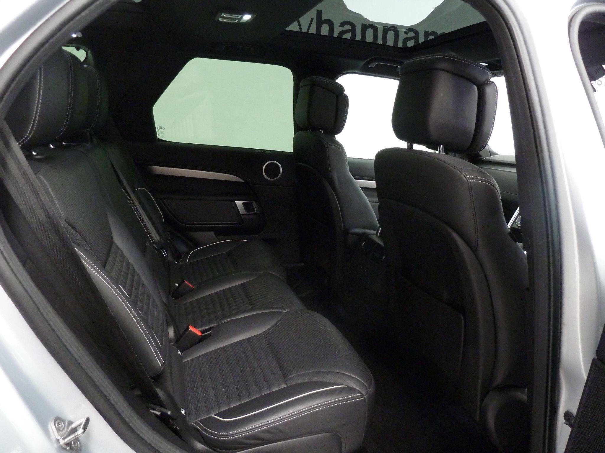 Land Rover Discovery 3.0 D250  R-Dynamic S   <br/><br/>PAN ROOF + BLACK PACK