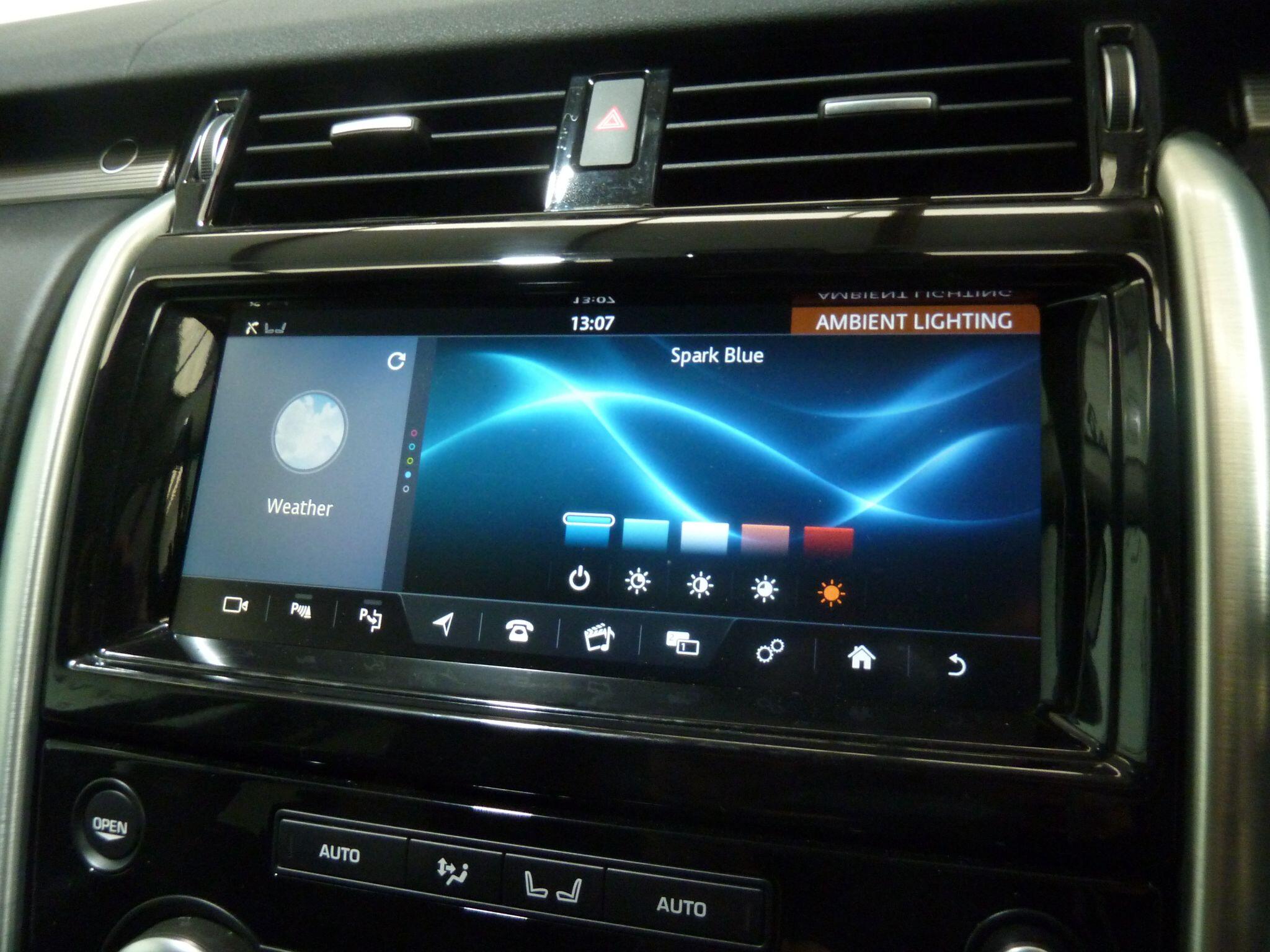 Land Rover Discovery 3.0 TD V6 HSE Luxury   <br/><br/>PAN ROOF + REAR ENTERTAINMENT