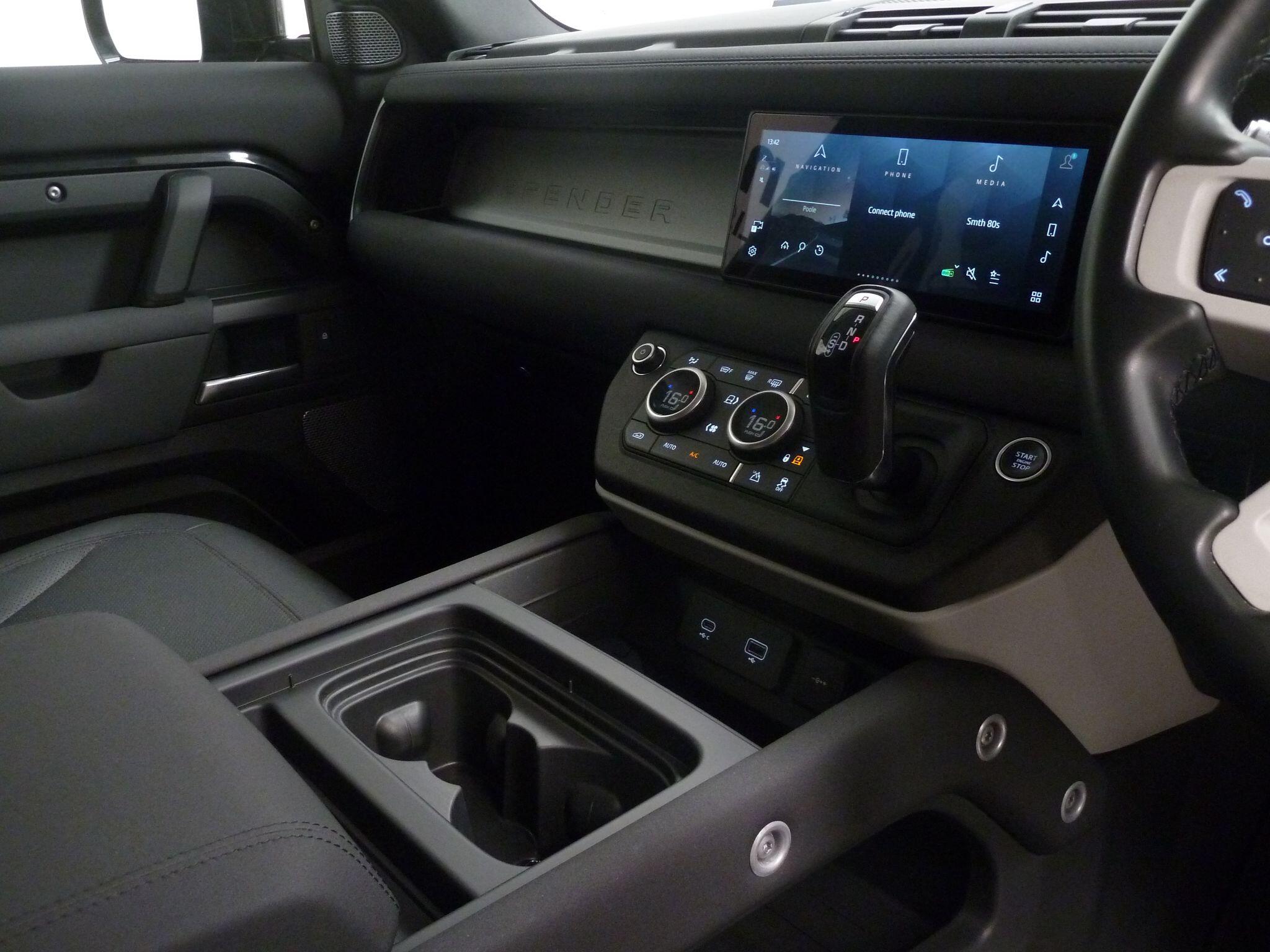 Land Rover Defender 110 3.0 D250  S   <br/><br/>HAWKE BLACK EDITION