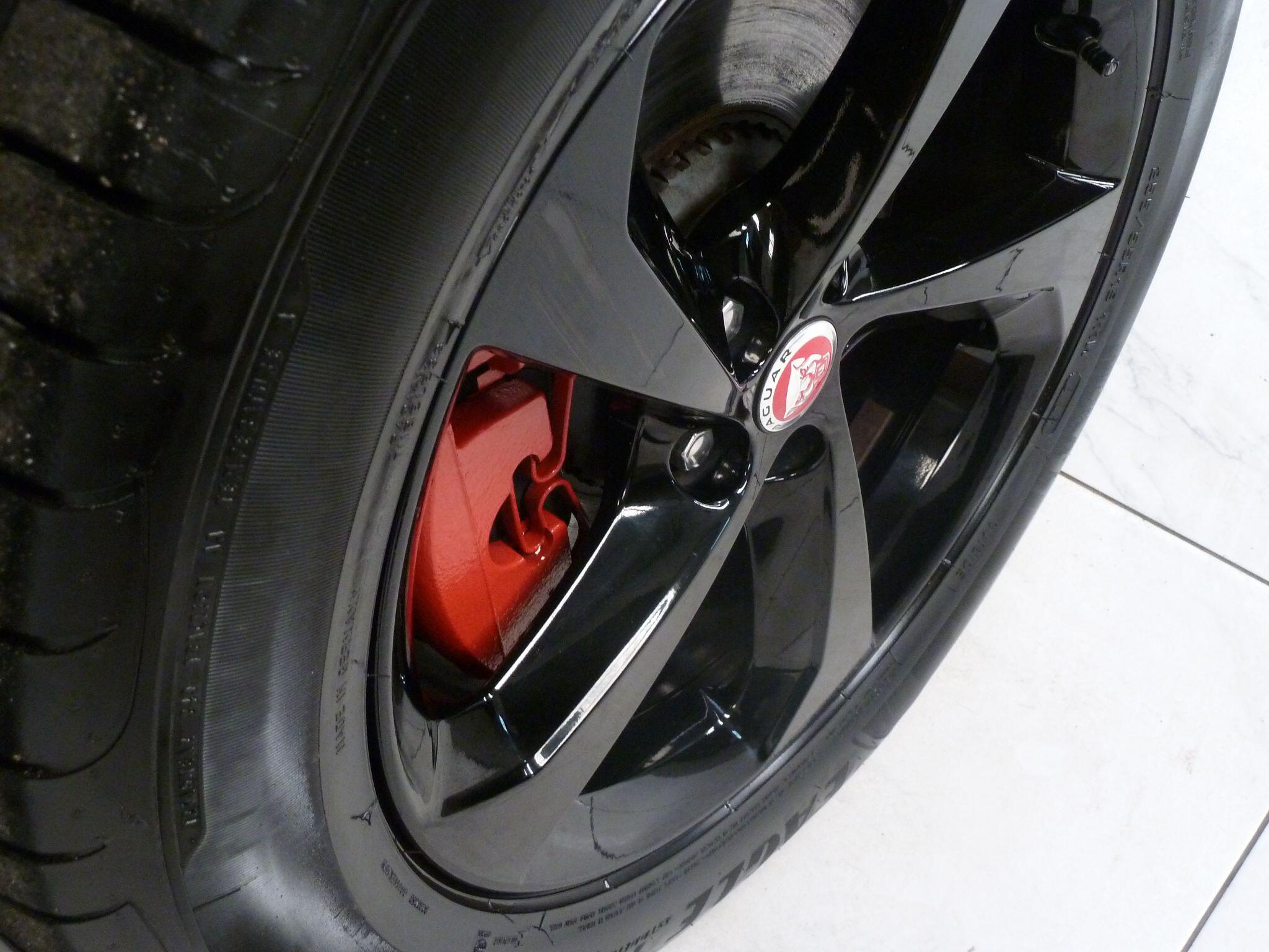 Jaguar F-PACE 2.0 D200  R-Dynamic SAWD   <br/><br/>BLACK EXTERIOR PACK + PAN ROOF