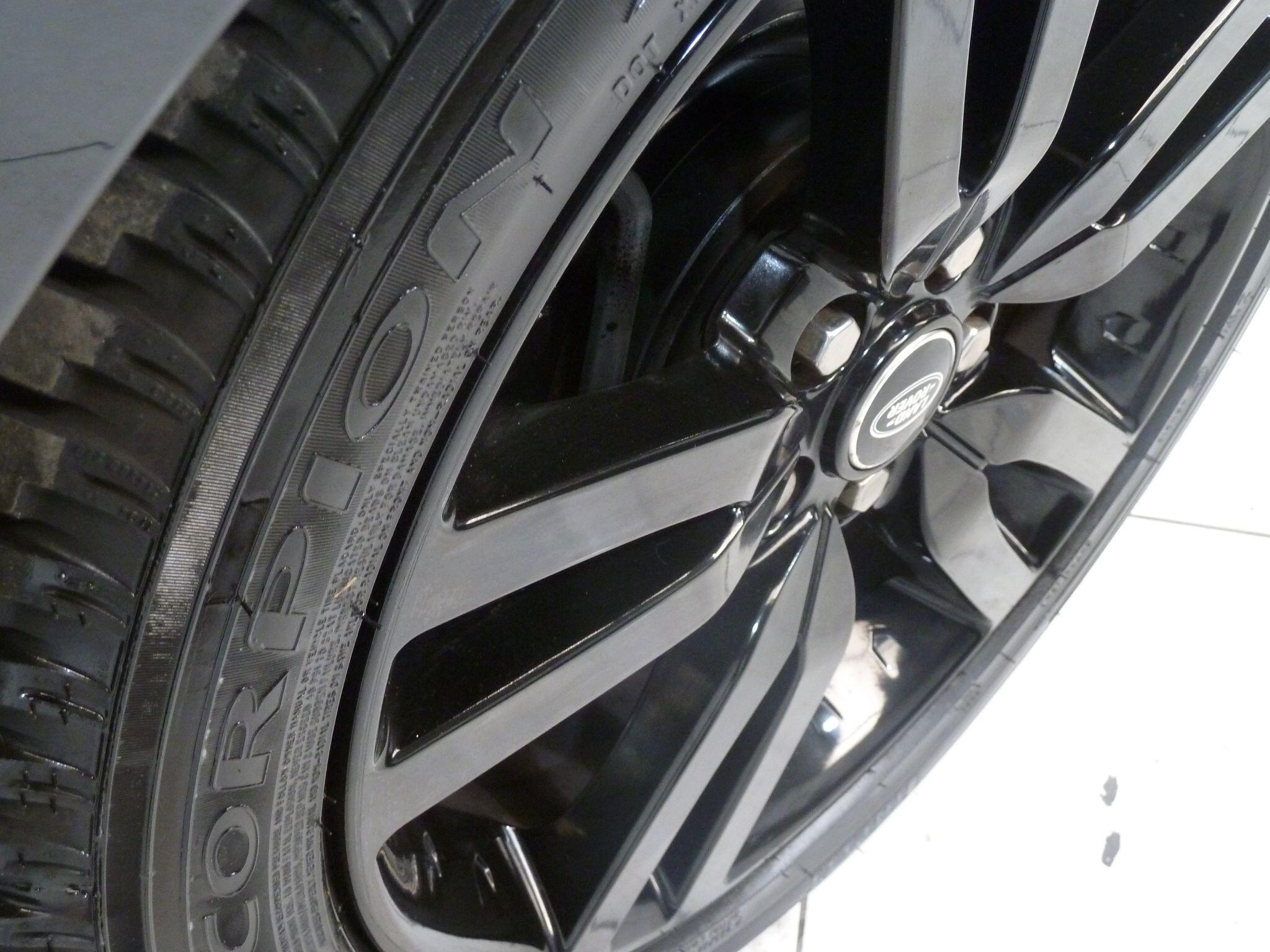 Land Rover Discovery 4 3.0 SD V6 HSE Luxury SUV  Diesel   (255 bhp)<br/><br/>PAN ROOF + BLACK PACK + STEPS