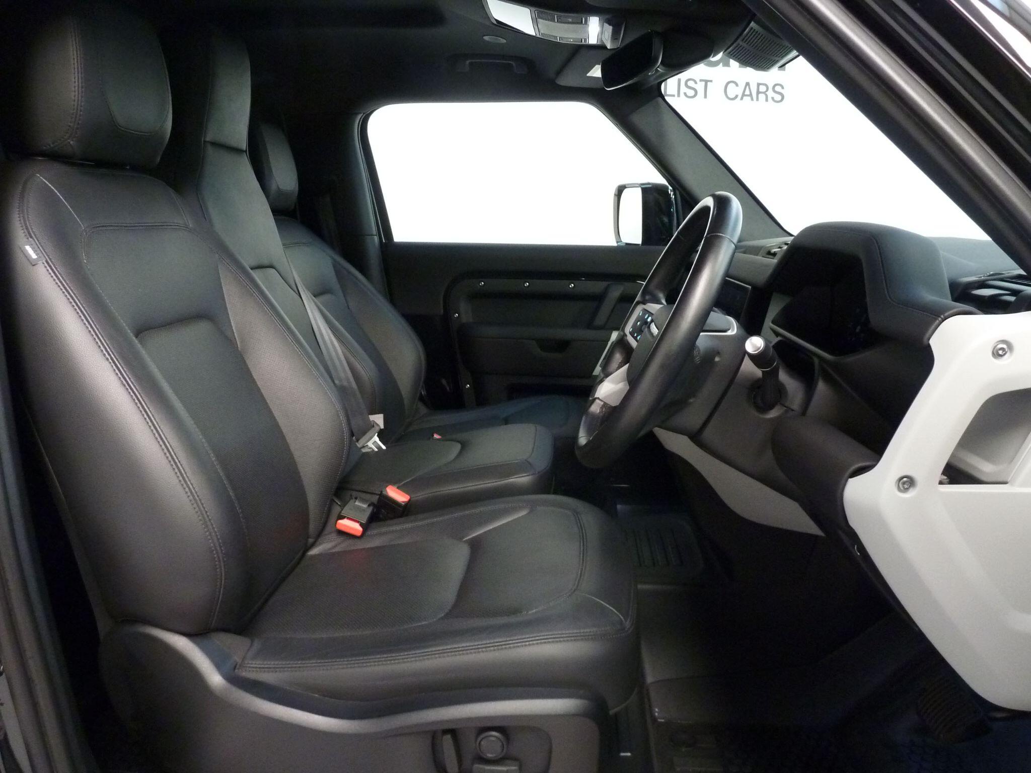 Land Rover Defender 90 3.0 D250  SE Hard Top SUV SWB   <br/><br/>HAWKE BLACK EDITION 46990 +VAT