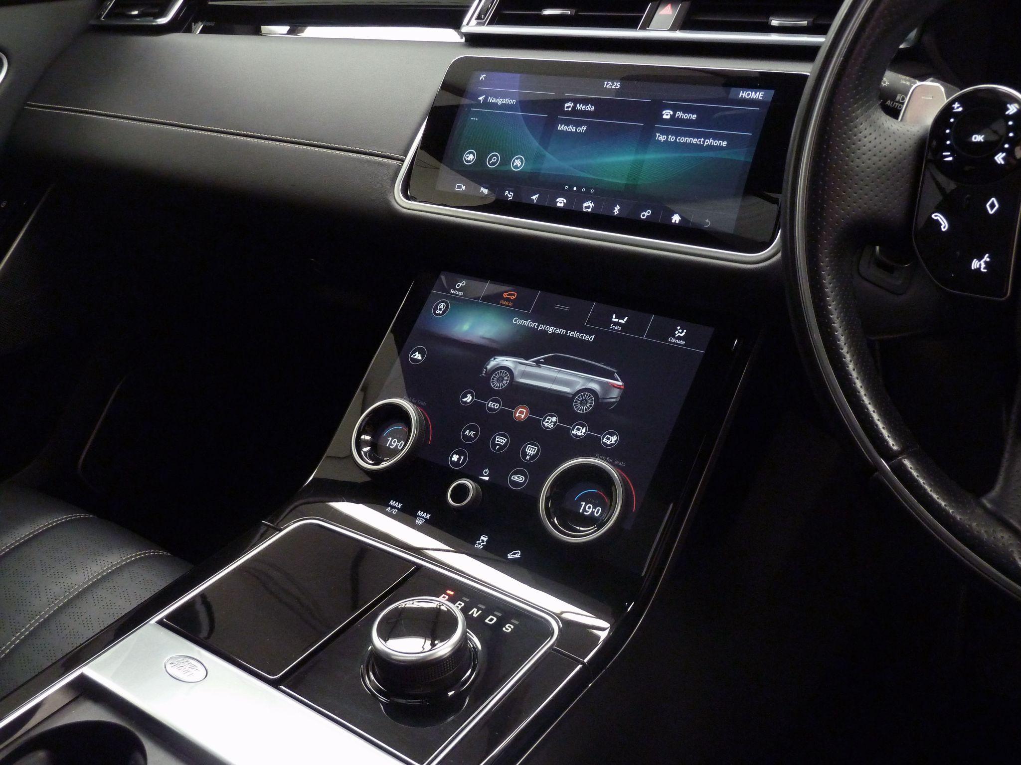 Land Rover Range Rover Velar 2.0 D240 R-Dynamic HSE   <br/><br/>PAN ROOF + BLACK DESIGN PACK
