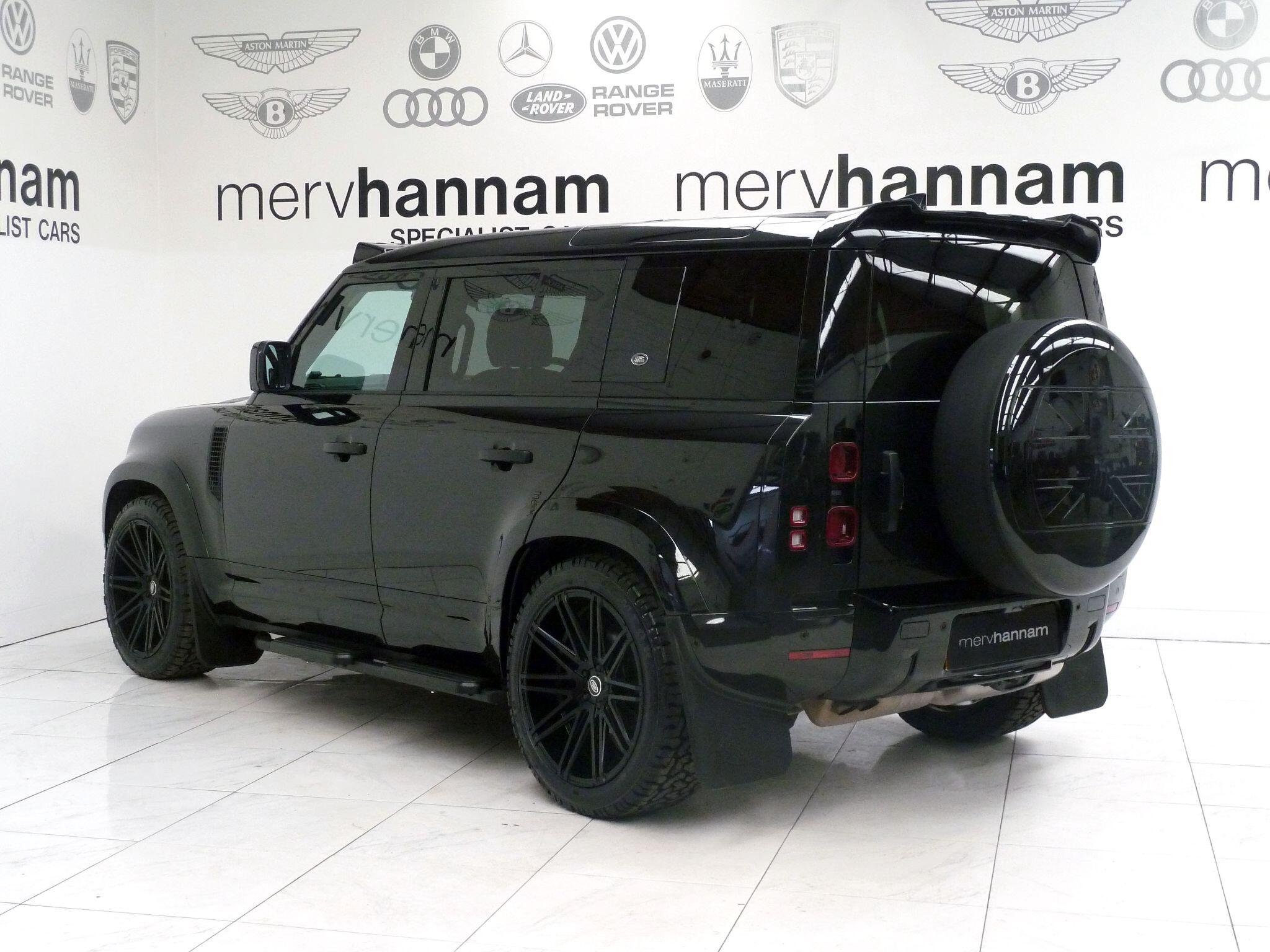 Land Rover Defender 110 2.0 SD4   <br/><br/>PAN ROOF + BLACK PACK + STEPS
