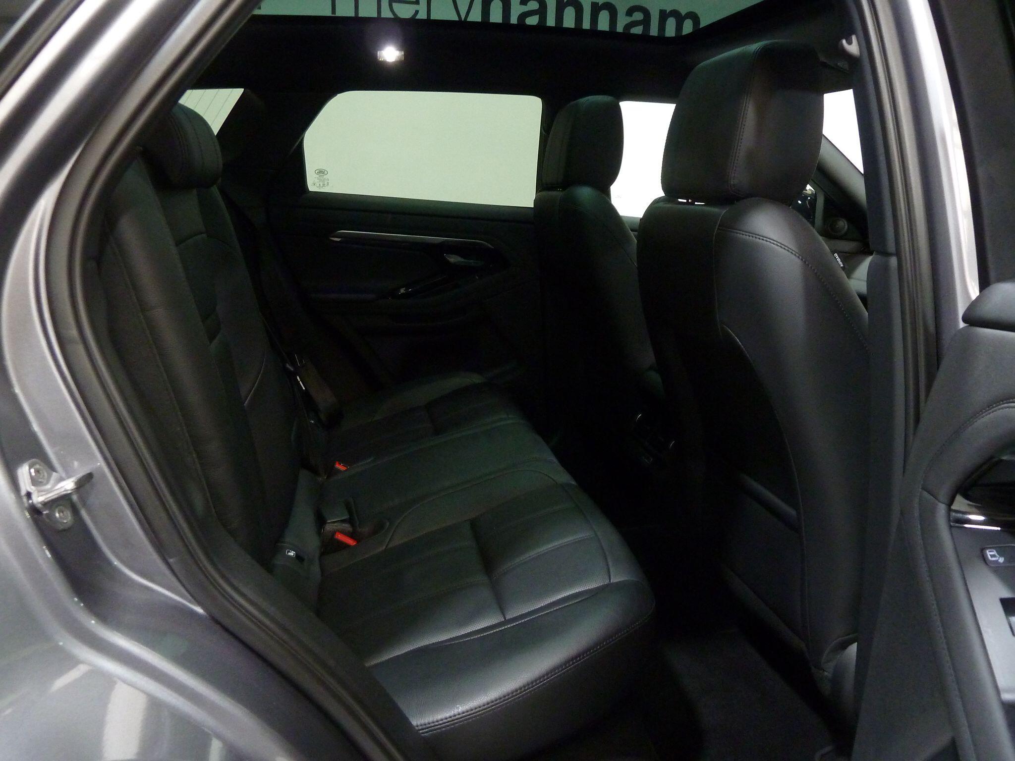 Land Rover Range Rover Evoque 2.0 D200  R-Dynamic SE   <br/><br/>PAN ROOF + BLACK PACK