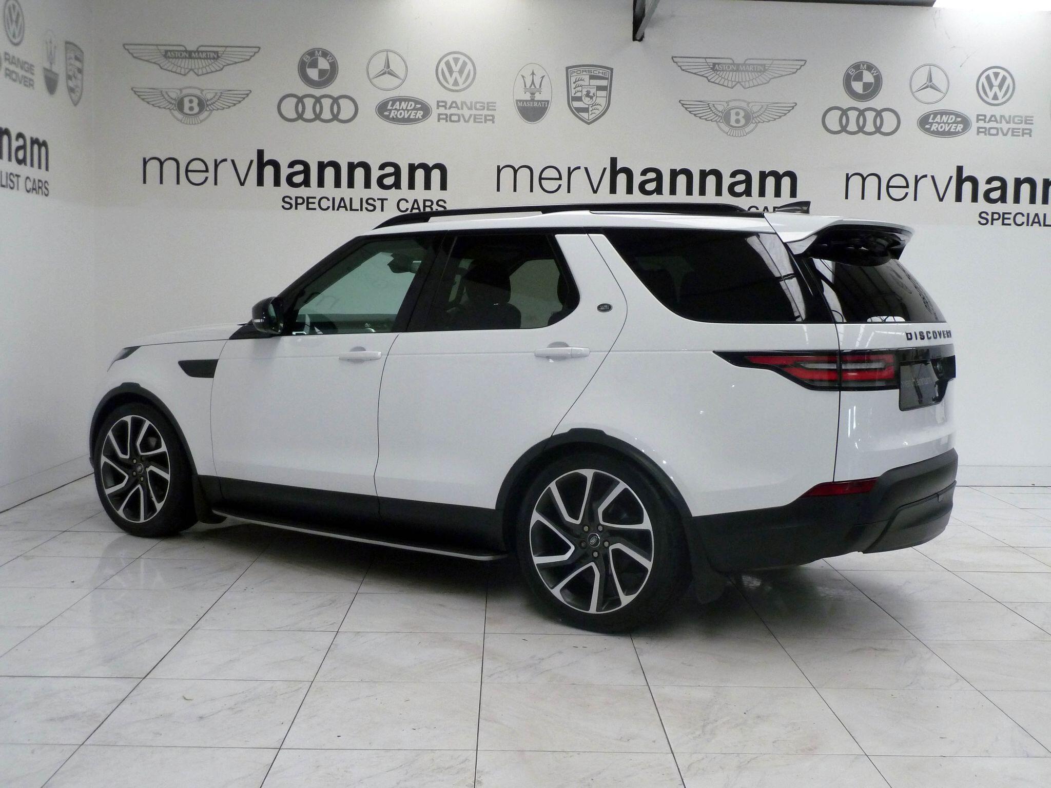 Land Rover Discovery 3.0 TD V6 HSE SUV  Diesel   (258 ps)<br/><br/>PAN ROOF + BLACK PACK + STEPS