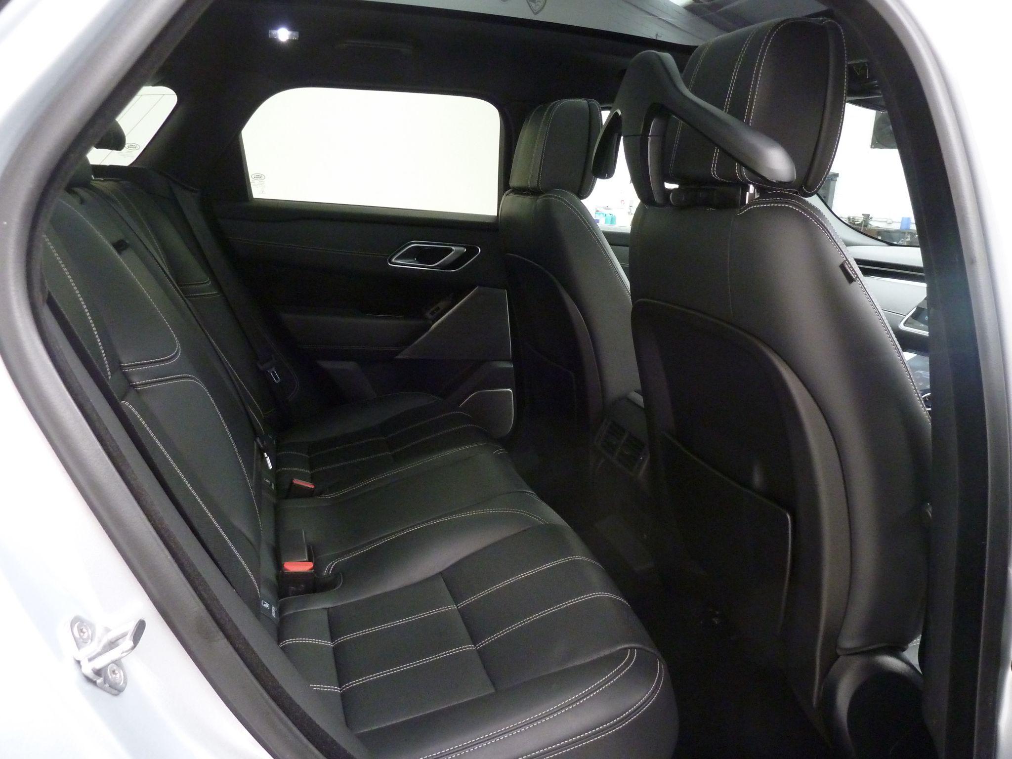 Land Rover Range Rover Velar 2.0 D240 R-Dynamic HSE   <br/><br/>PAN ROOF + BLACK DESIGN PACK