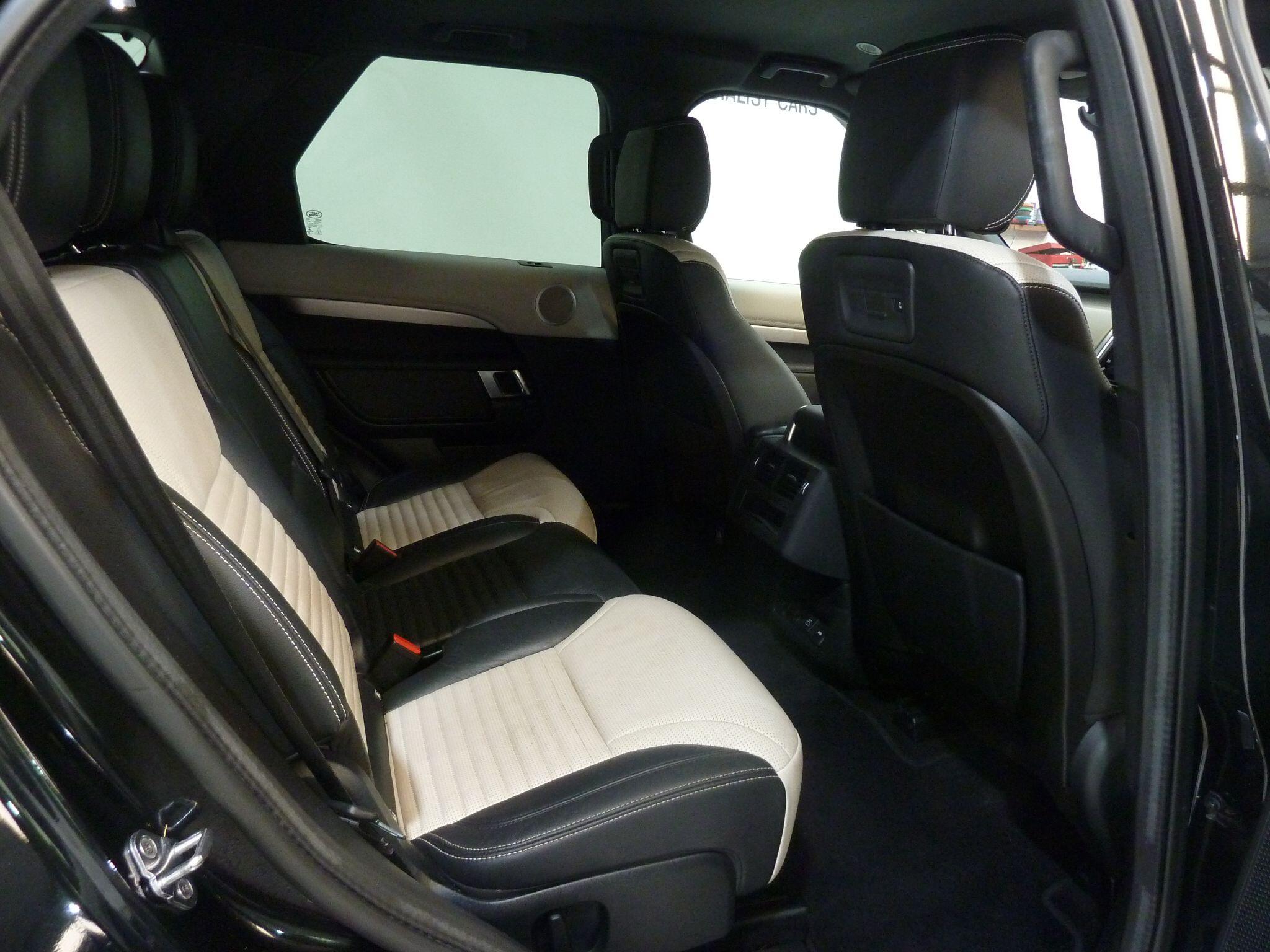 Land Rover Discovery 3.0 D250  R-Dynamic S   <br/><br/>BLACK EXTERIOR PACKAGE