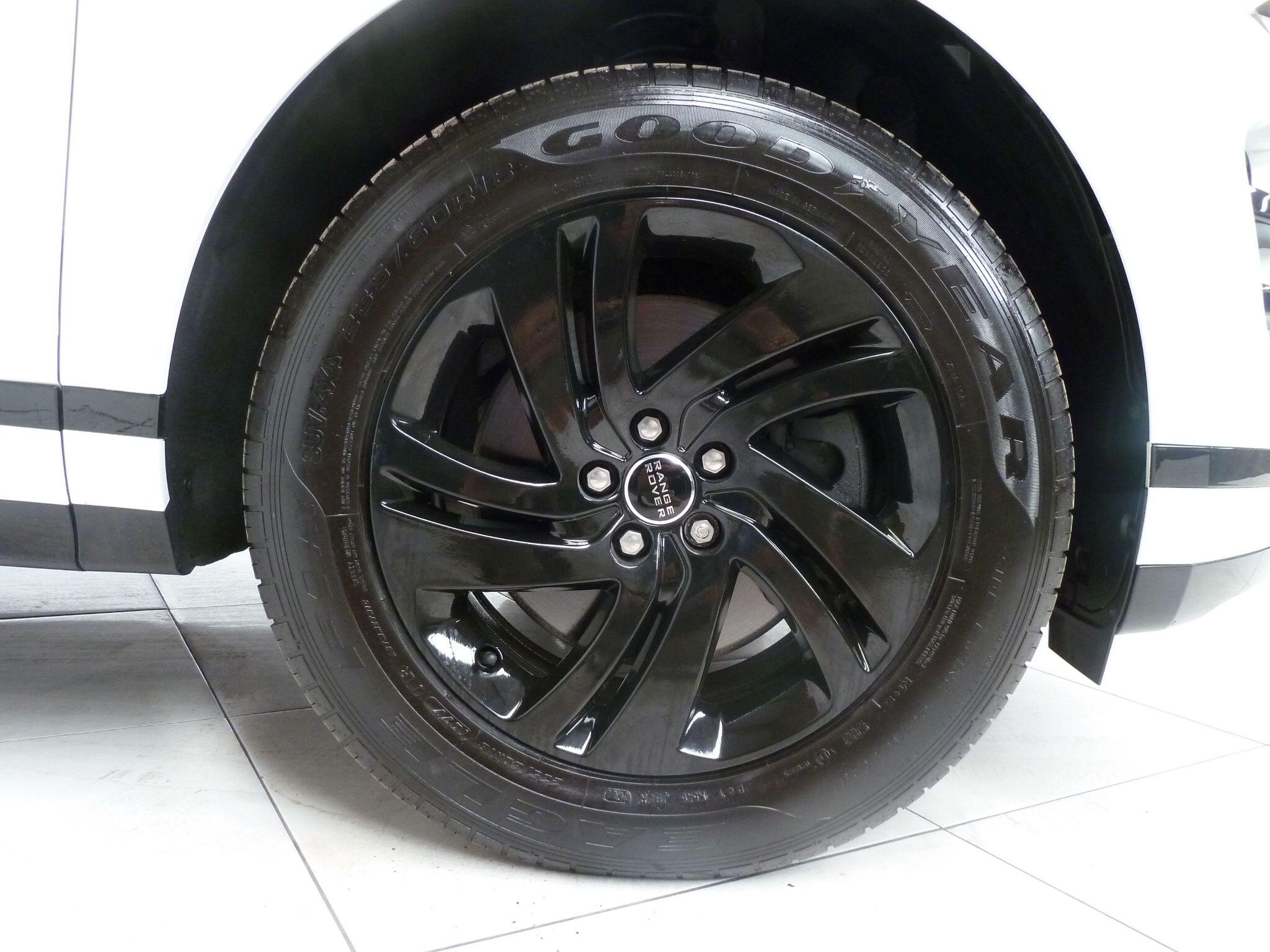 Land Rover Range Rover Evoque 2.0 D200  R-Dynamic S   <br/><br/>BLACK EXTERIOR DESIGN PACK