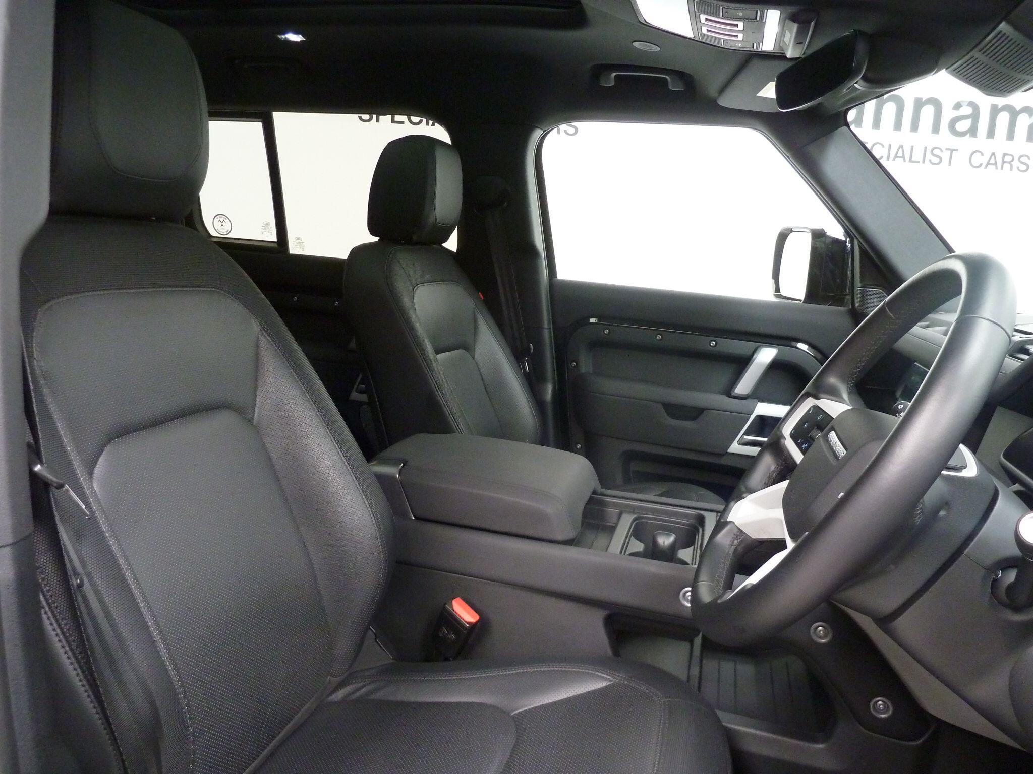 Land Rover Defender 110 2.0 P400e 15.4kWh X-Dynamic SE SUV  Petrol Plug-in Hybrid   (404 ps)<br/><br/>ROOF LIGHTS +BLACK PACK +STEPS