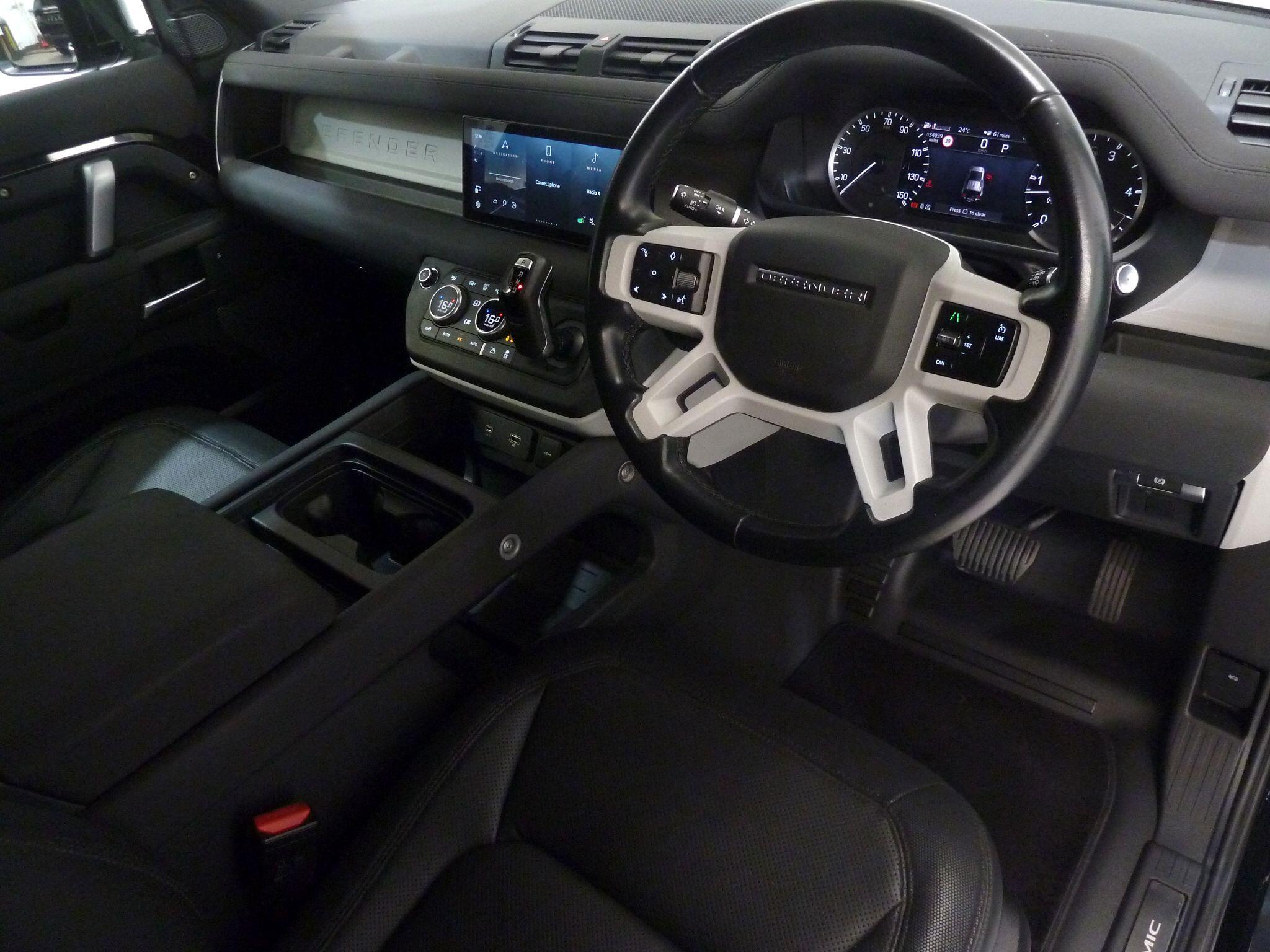 Land Rover Defender 110 3.0 D250  X-Dynamic S   <br/><br/>HAWKE BLACK EDITION