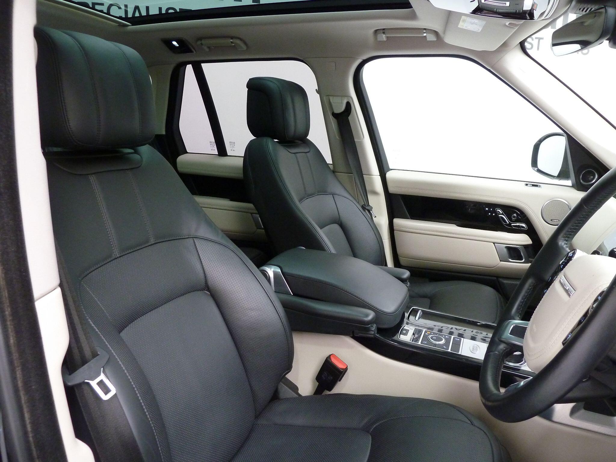 Land Rover Range Rover 3.0 SD V6 Vogue SUV  Diesel   (275 ps)<br/><br/>SVO EXTERIOR DESIGN PACK