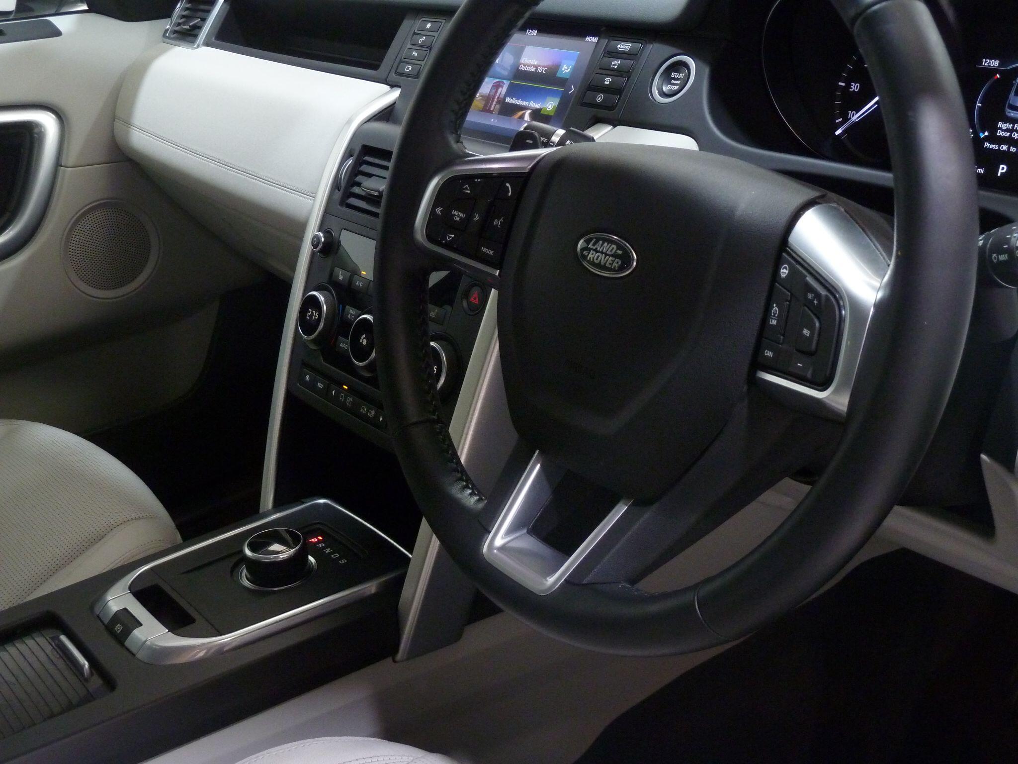 Land Rover Discovery Sport 2.0 TD4 HSE Black   <br/><br/>BLACK EXTERIOR PACK + PAN ROOF