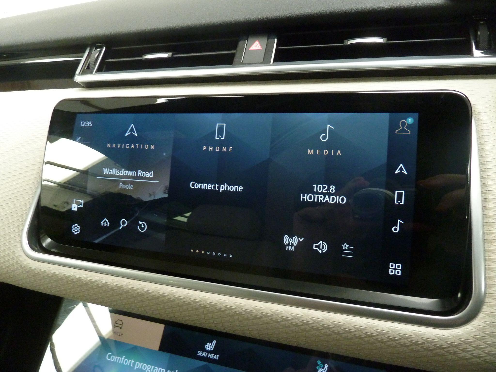 Land Rover Range Rover Velar 2.0 D200  R-Dynamic S   <br/><br/>BLACK EXTERIOR PACKAGE
