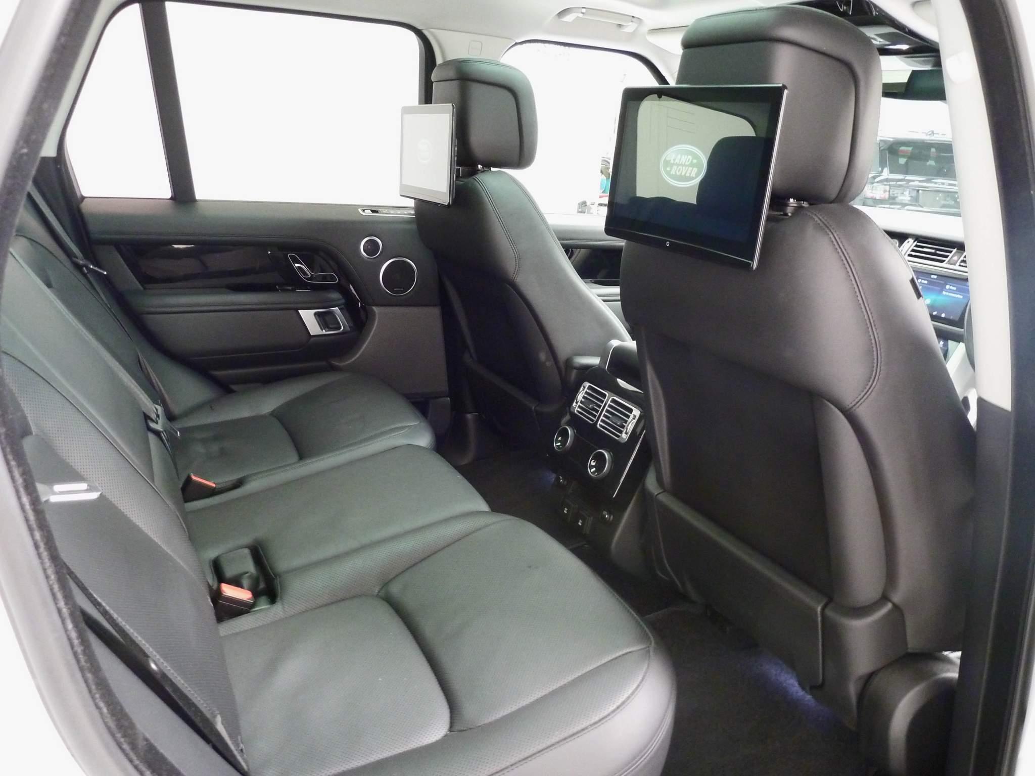 Land Rover Range Rover 3.0 SD V6 Vogue   <br/><br/>BLACK PACK + 10″ REAR SCREENS