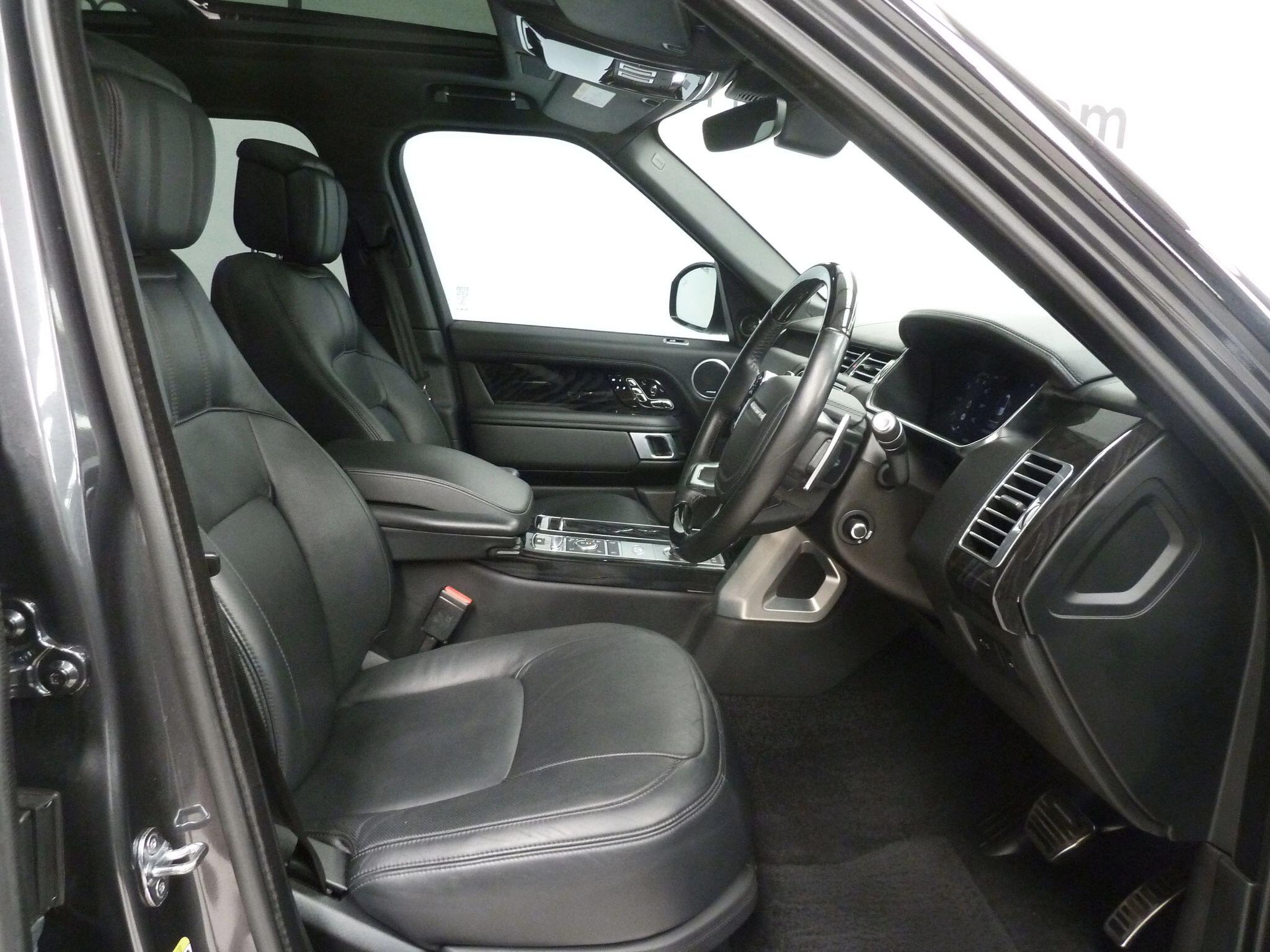 Land Rover Range Rover 3.0 P400  Autobiography SUV  Petrol   (400 ps)<br/><br/>PAN ROOF + BLACK PACK + TV