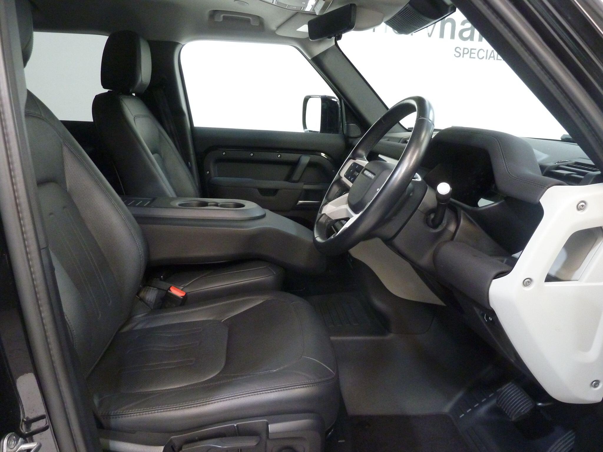 Land Rover Defender 110 3.0 D250  S SUV  Diesel   (250 ps)<br/><br/>HAWKE BLACK EDITION + 6 SEATS