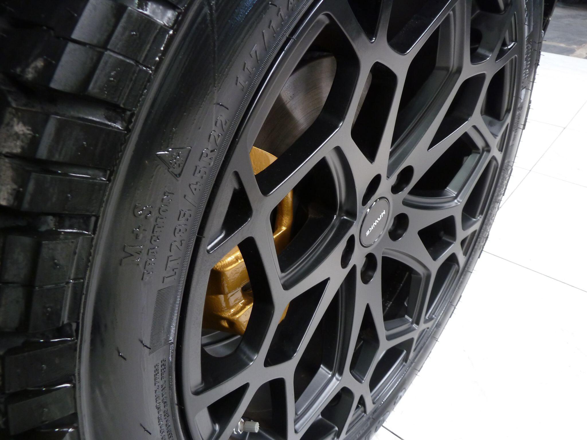 Land Rover Defender 90 3.0 D250  X-Dynamic HSE   <br/><br/>HAWKE BLACK EDITION 90
