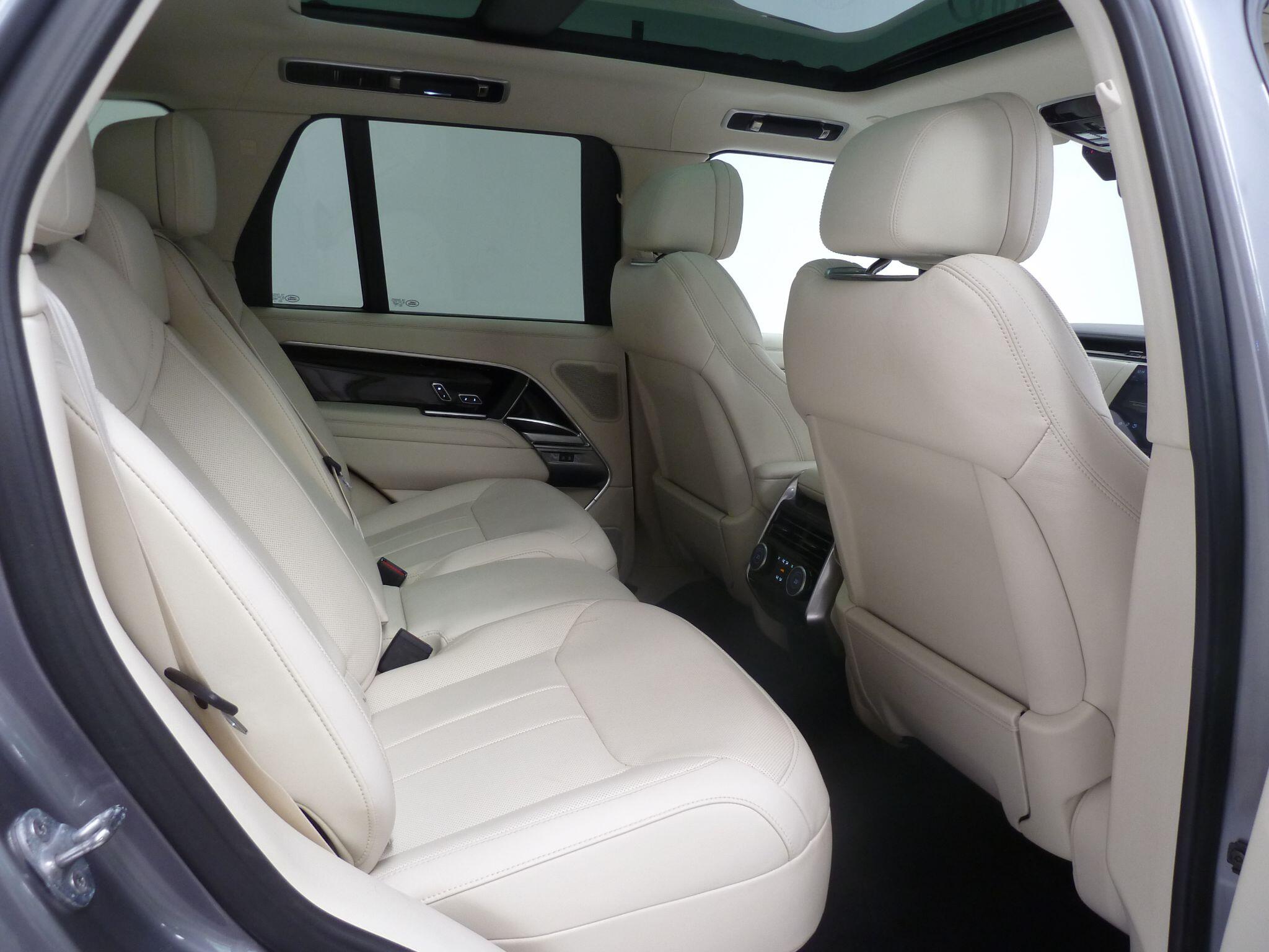 Land Rover Range Rover 3.0 P440e 38.2kWh Autobiography   <br/><br/>OPEN PAN ROOF + ELECTRIC STEPS