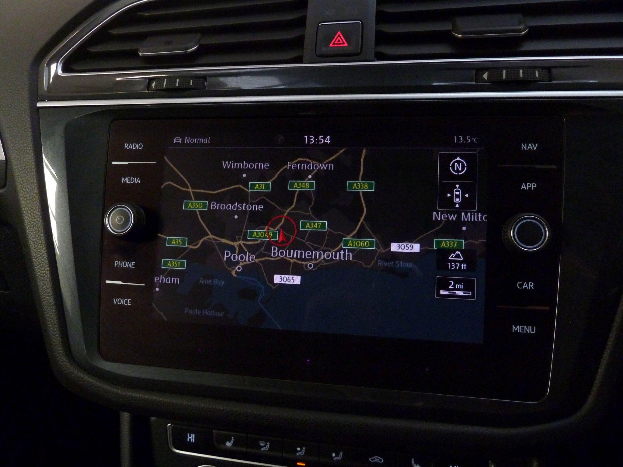 Volkswagen Tiguan 2.0 TDI BlueMotion Tech R-Line SUV  Diesel DSG 4Motion   (150 ps)<br/><br/>PAN ROOF + SAT NAV + AUTO