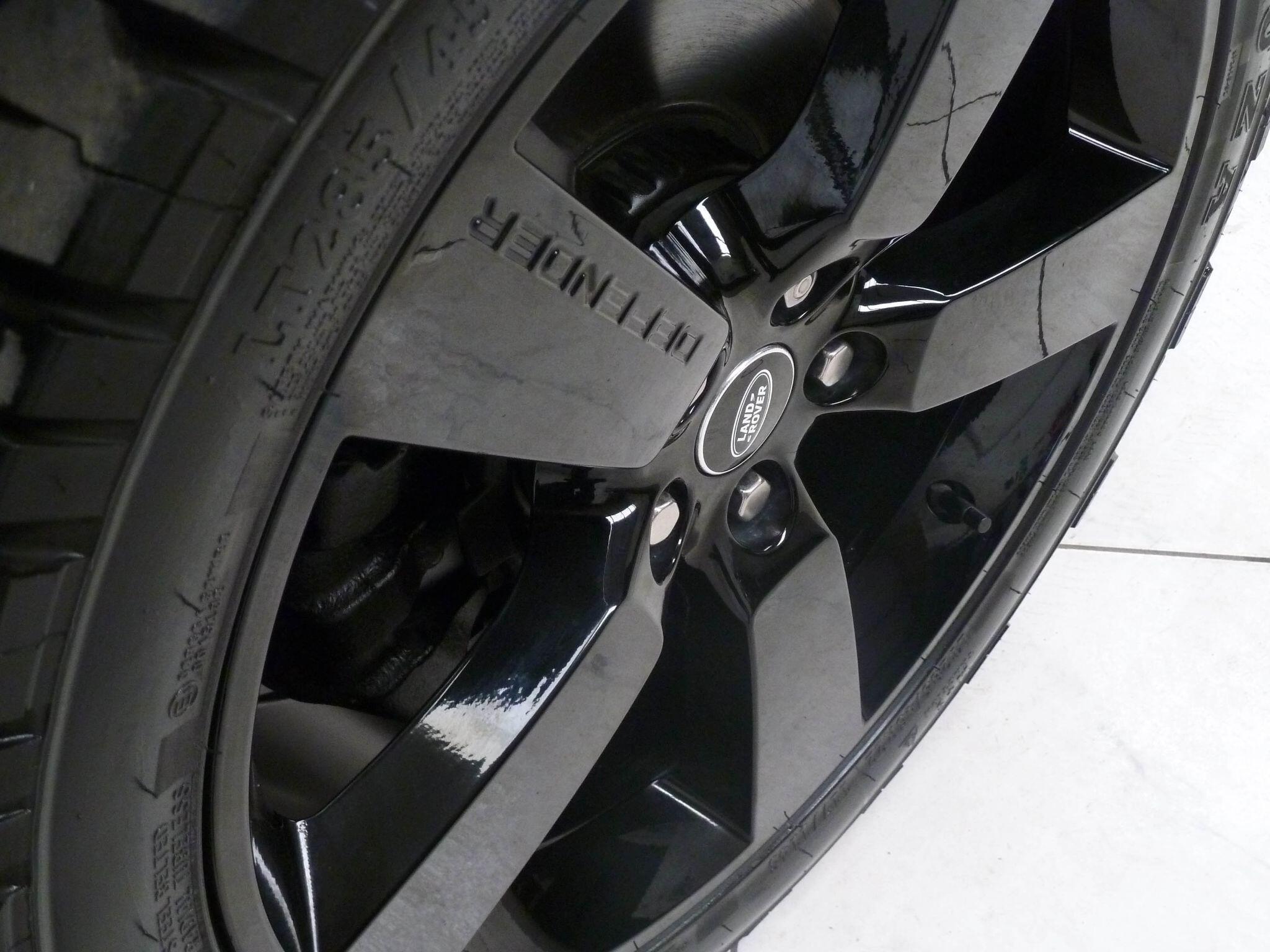 Land Rover Defender 110 2.0 SD4 S   <br/><br/>22″ ALLOYS +ROOF LIGHTS +STEPS