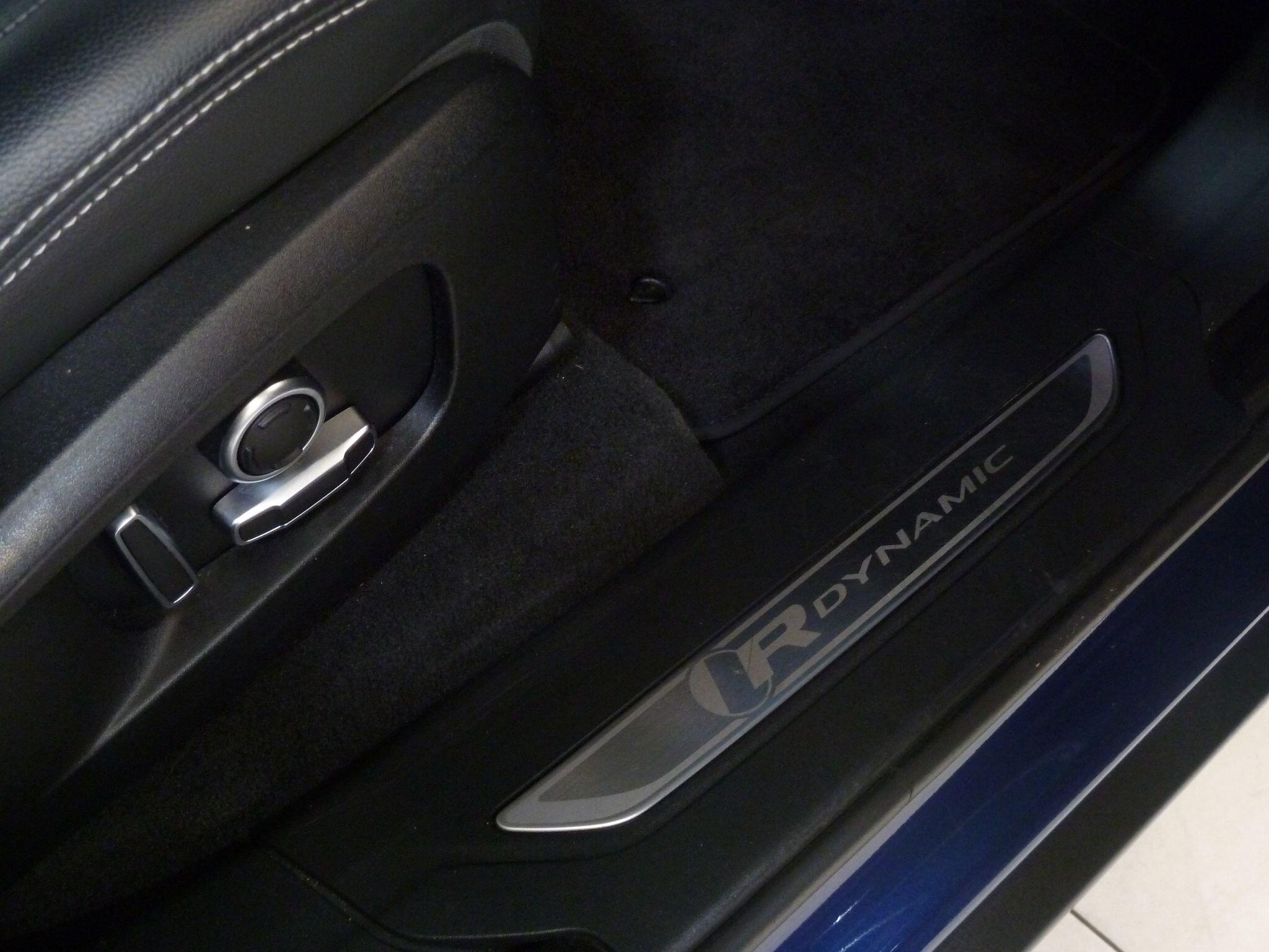 Jaguar F-PACE 2.0 D200  R-Dynamic SAWD   <br/><br/>BLACK EXTERIOR PACK + PAN ROOF