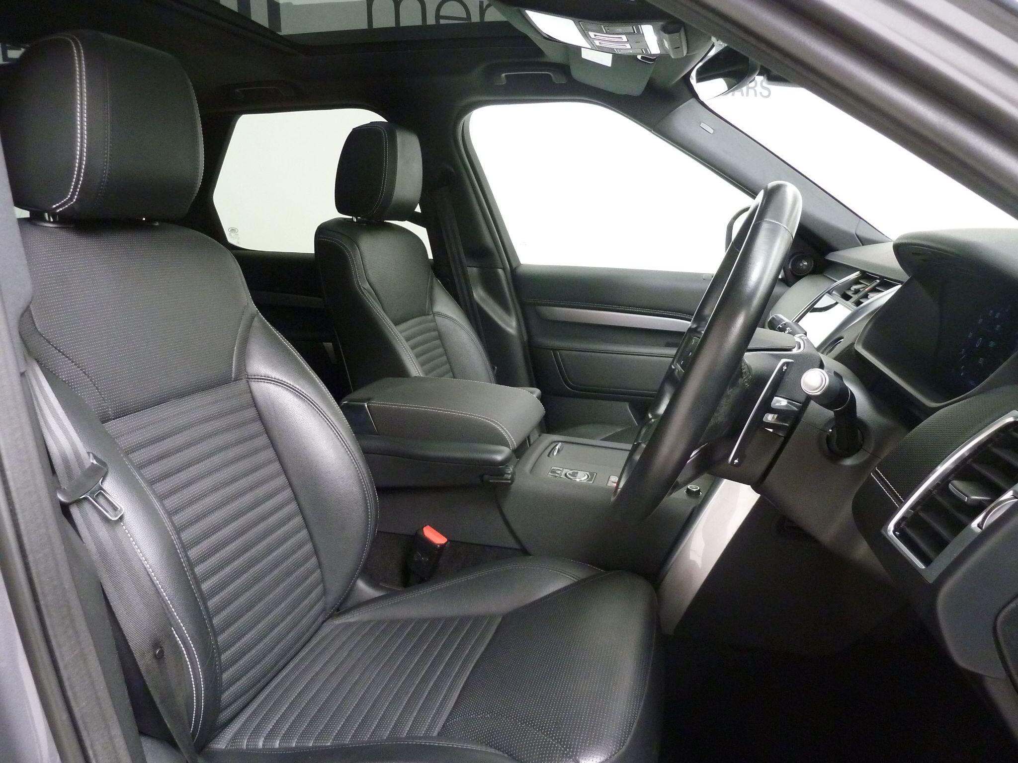 Land Rover Discovery 3.0 D250  R-Dynamic S   <br/><br/>PAN ROOF + BLACK PACK + 3D CAM