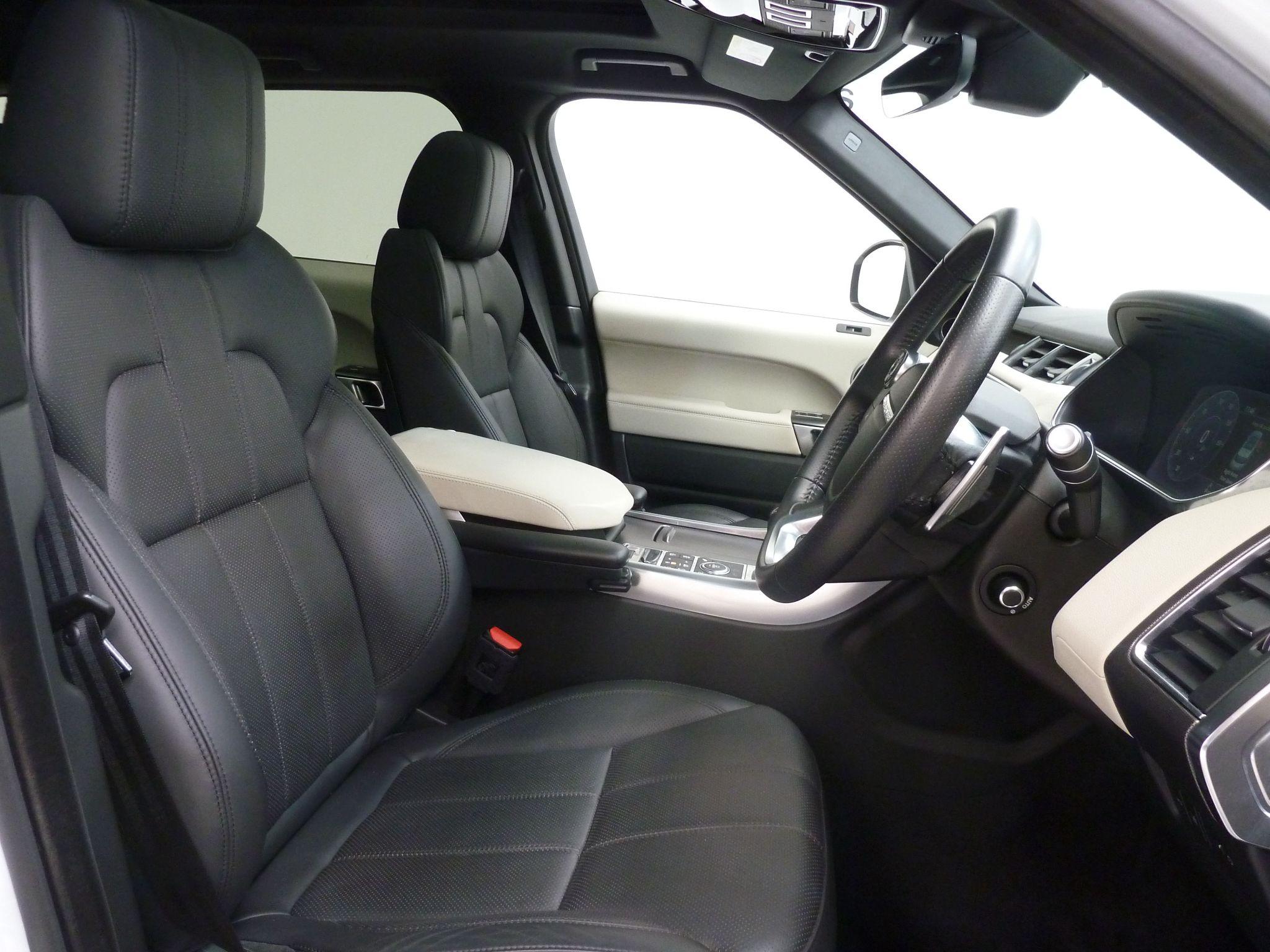 Land Rover Range Rover Sport 3.0 SD V6 HSE Dynamic   <br/><br/>PAN ROOF + AUTOBIOGRAPHY PACK