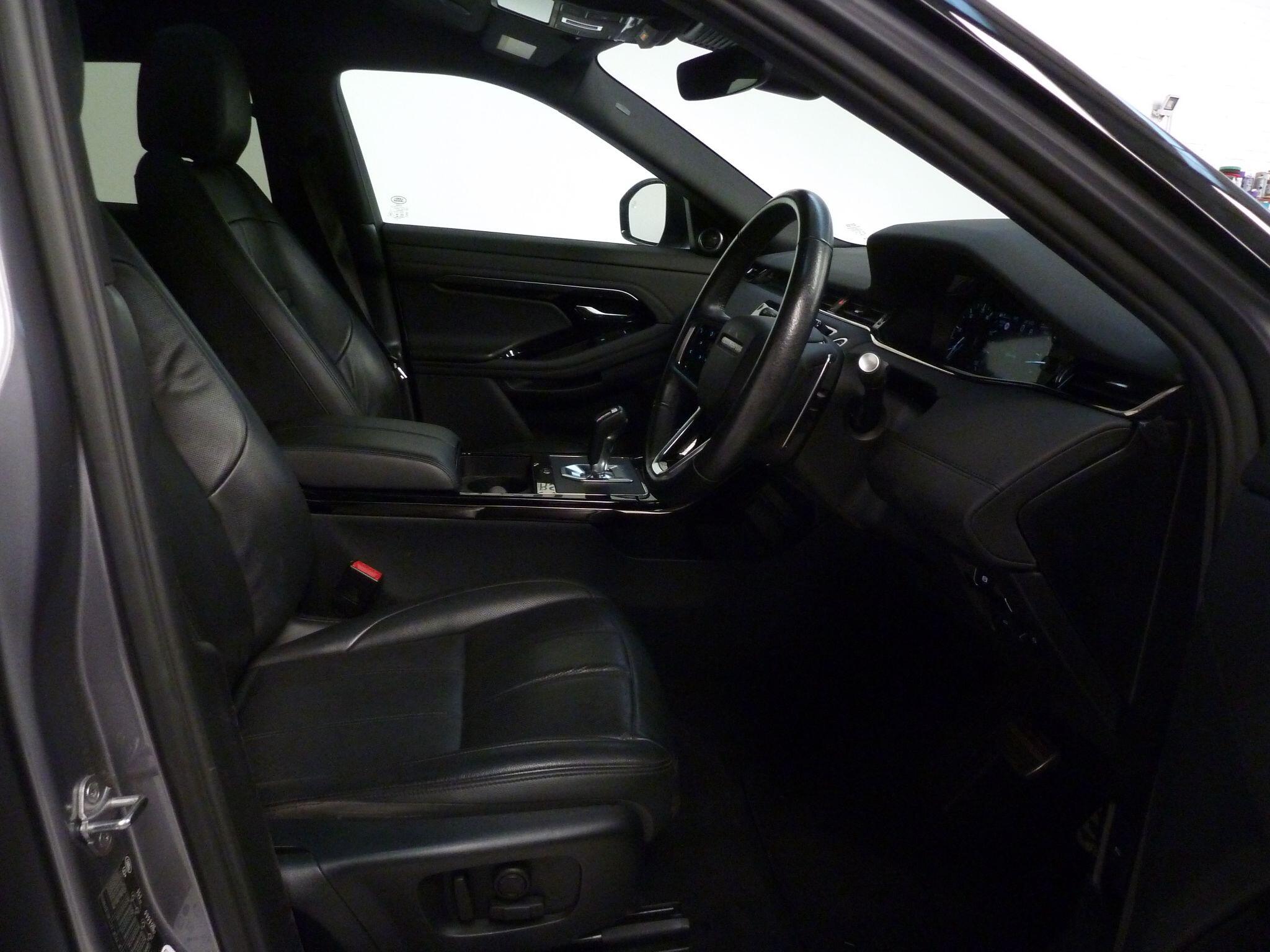 Land Rover Range Rover Evoque 2.0 D200  R-Dynamic SE   <br/><br/>PAN ROOF + BLACK PACK