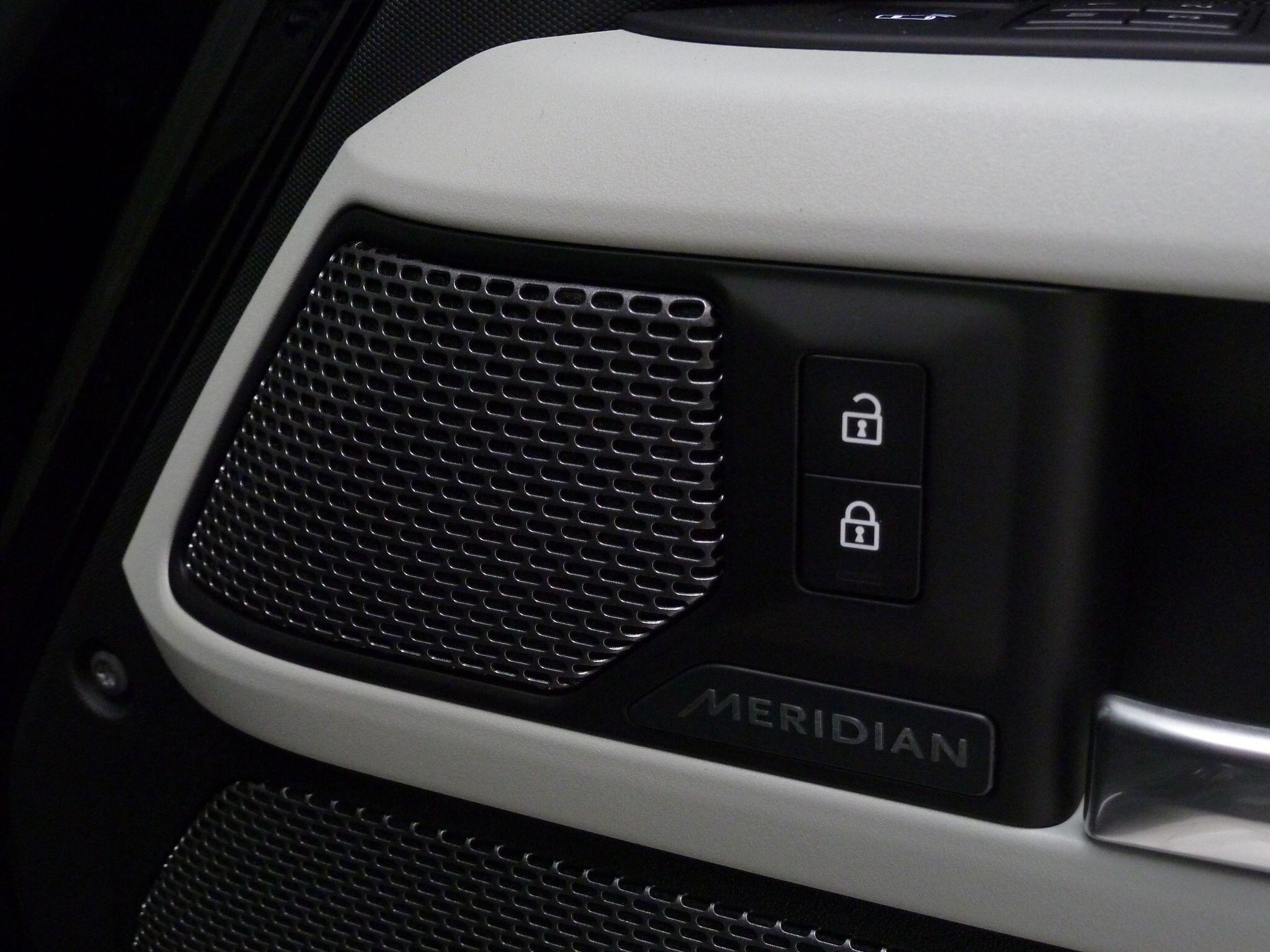 Land Rover Defender 110 2.0 SD4 SE SUV  Diesel   (240 ps)<br/><br/>HAWKE BLACK EDITION