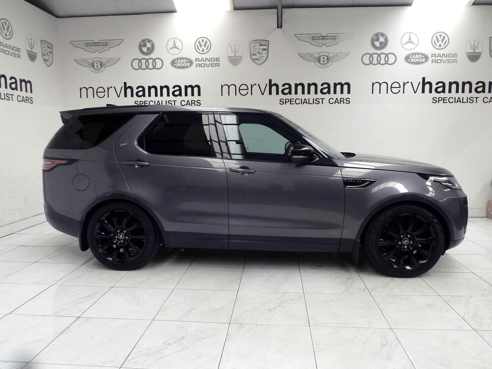 Land Rover Discovery 3.0 SD V6 HSE   <br/><br/>PAN ROOF + BLACK PACK