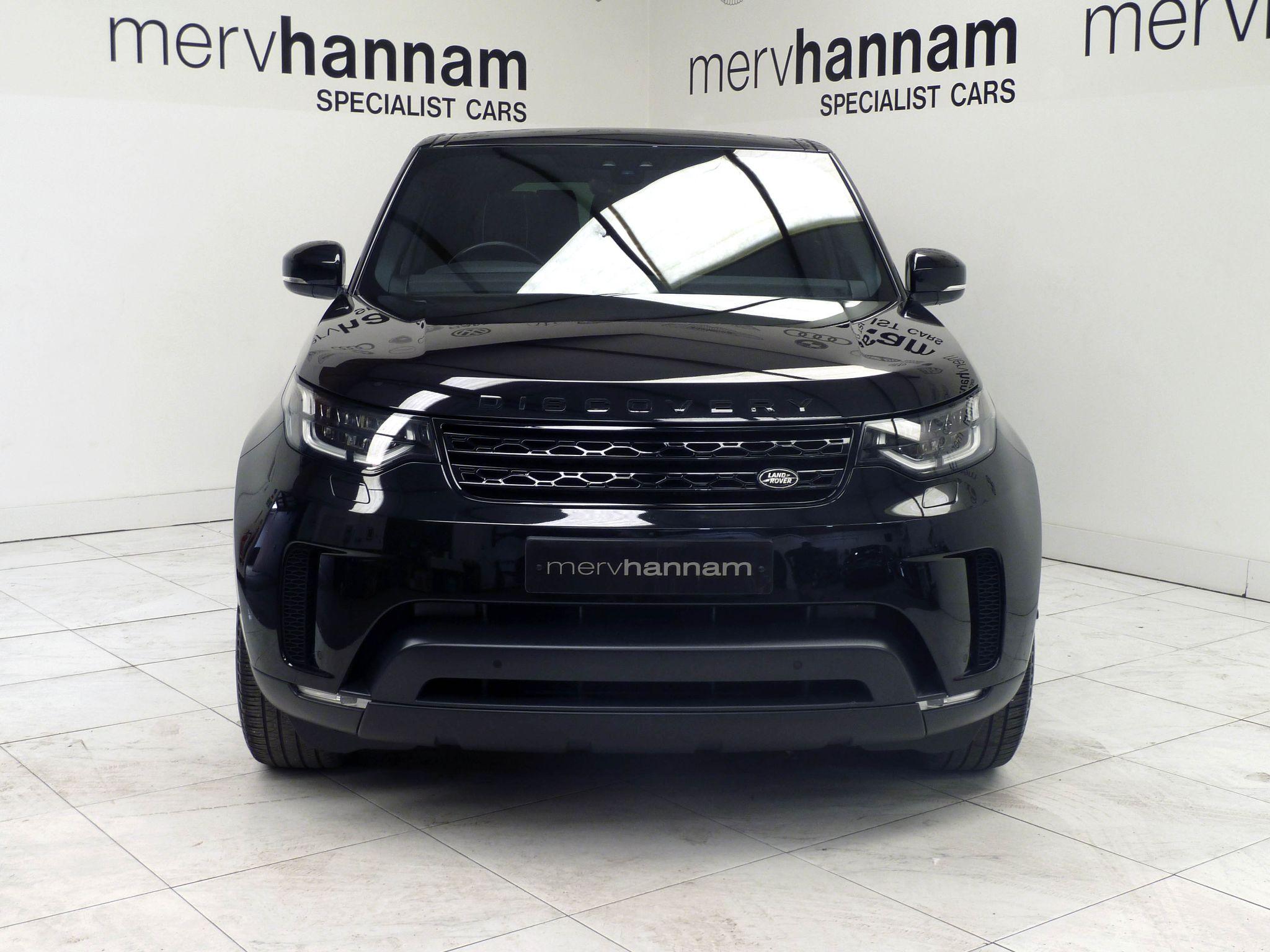 Land Rover Discovery 3.0 SD V6 HSE   <br/><br/>PAN ROOF + BLACK PACK + STEPS