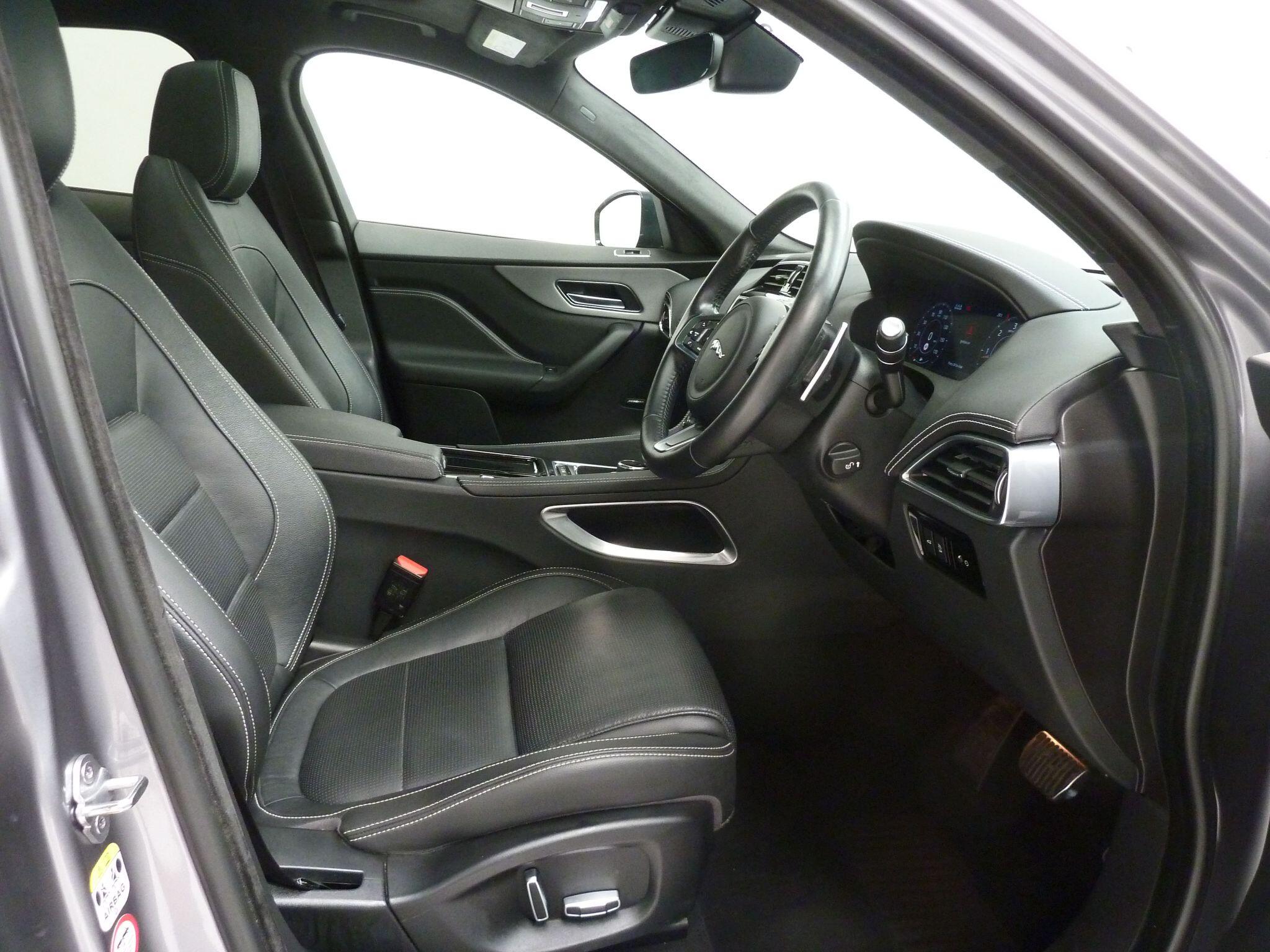 Jaguar F-PACE 2.0 D180 Chequered FlagAWD   <br/><br/>PAN ROOF + BLACK DESIGN PACK