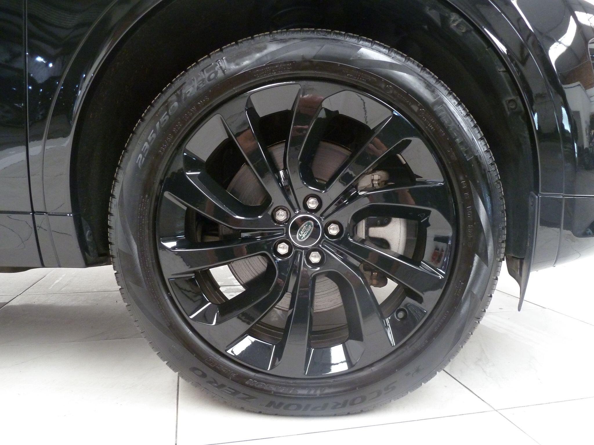 Land Rover Discovery Sport 1.5 P300e 12.2kWh R-Dynamic SE   <br/><br/>PAN ROOF + BLACK PACK