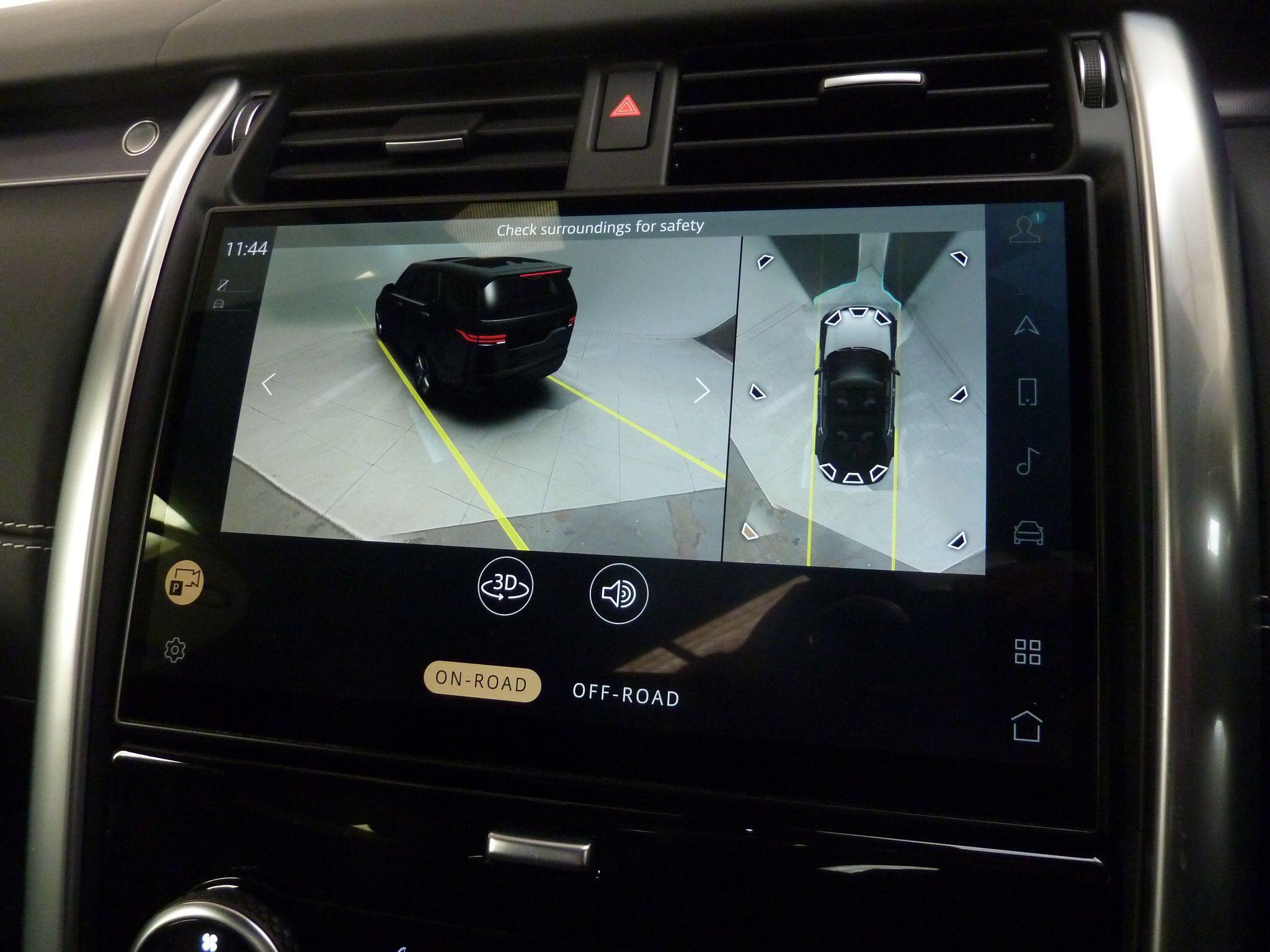 Land Rover Discovery 3.0   Metropolitan Edition   <br/><br/>PAN ROOF + BLACK PACK +HEAD UP