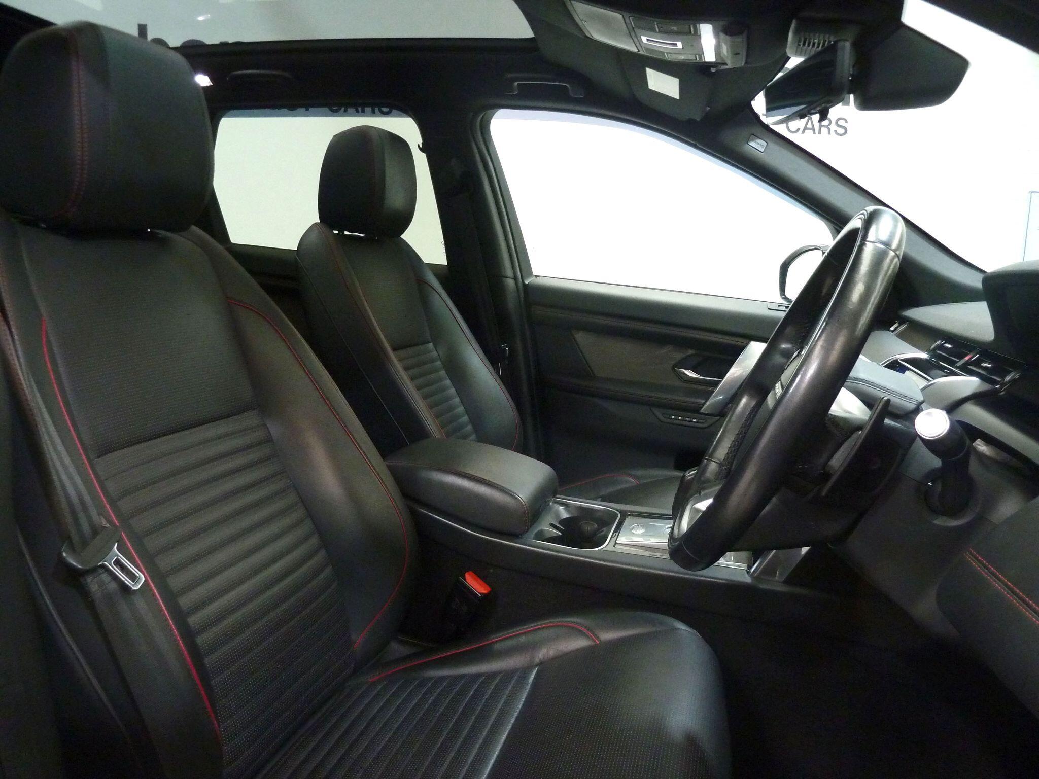 Land Rover Discovery Sport 1.5 P300e 12.2kWh R-Dynamic HSE   <br/><br/>BLACK PACK + PAN ROOF