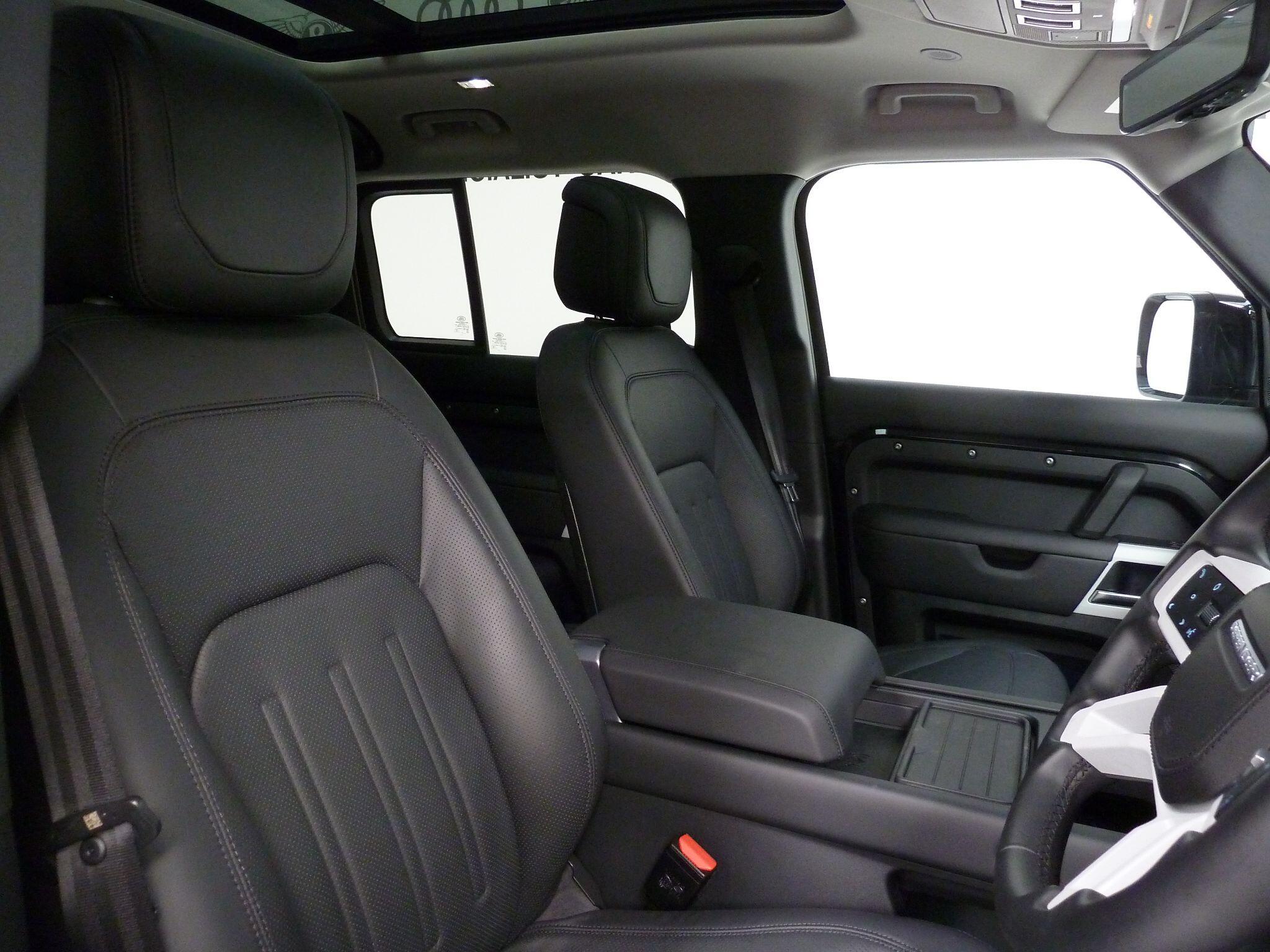 Land Rover Defender 110 3.0 D250  XS Edition   <br/><br/>HAWKE BLACK EDITION