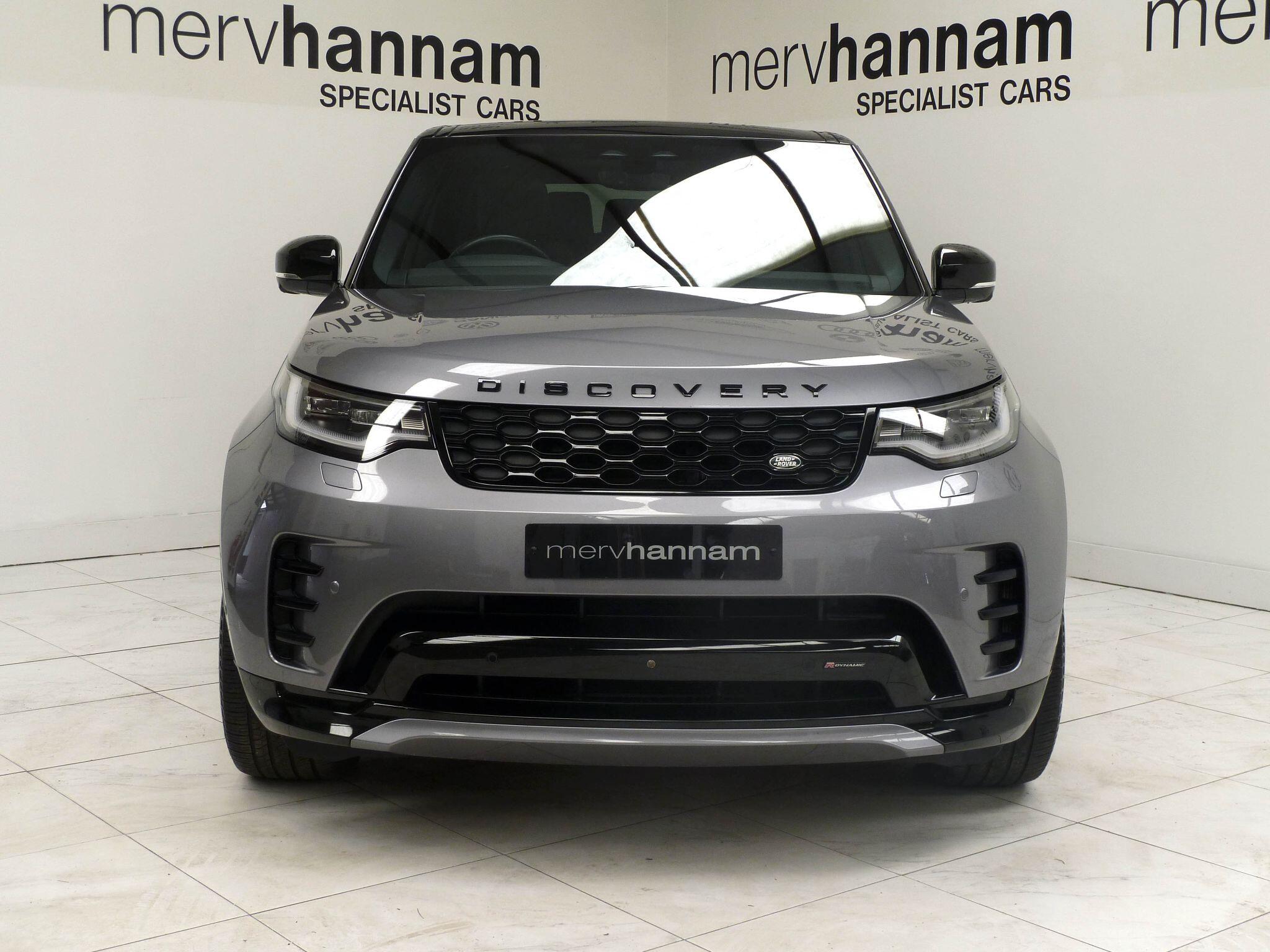 Land Rover Discovery 3.0   R-Dynamic SE   <br/><br/>PAN ROOF + BLACK PACK