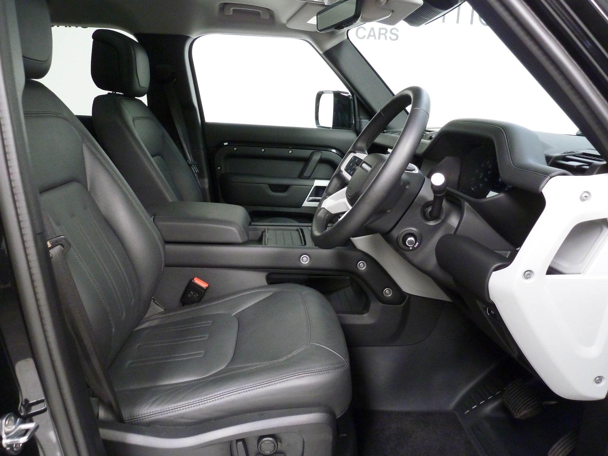Land Rover Defender 110 3.0 D250  SE   <br/><br/>HAWKE EIGER EDITION