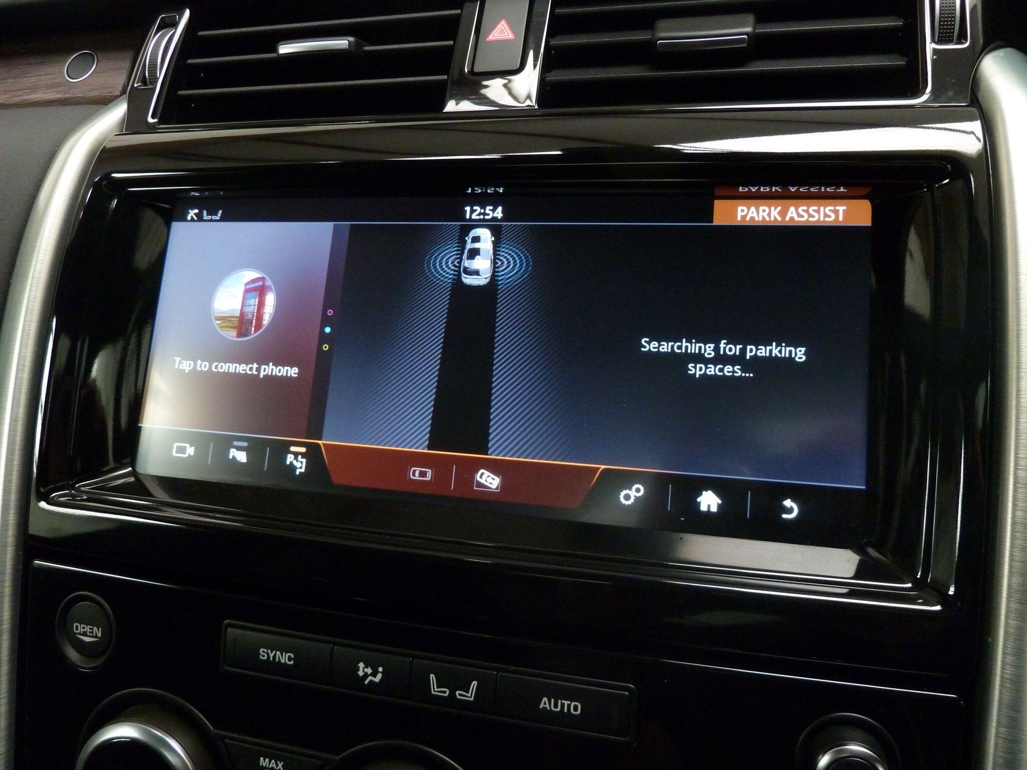 Land Rover Discovery 2.0 Si4 HSE   <br/><br/>BLACK PACK + PAN ROOF + STEPS