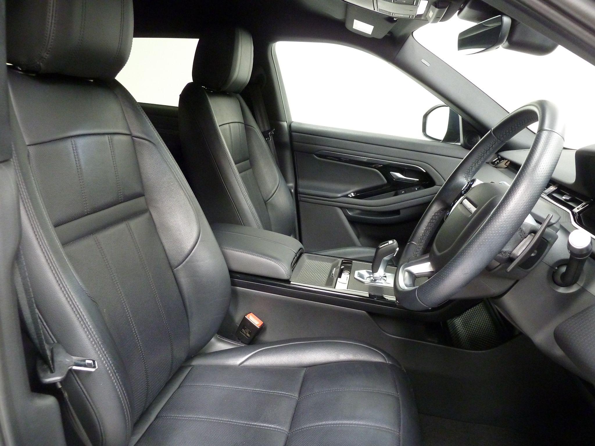 Land Rover Range Rover Evoque 2.0 D180  R-Dynamic SE   <br/><br/>PAN ROOF + BLACK DESIGN PACK