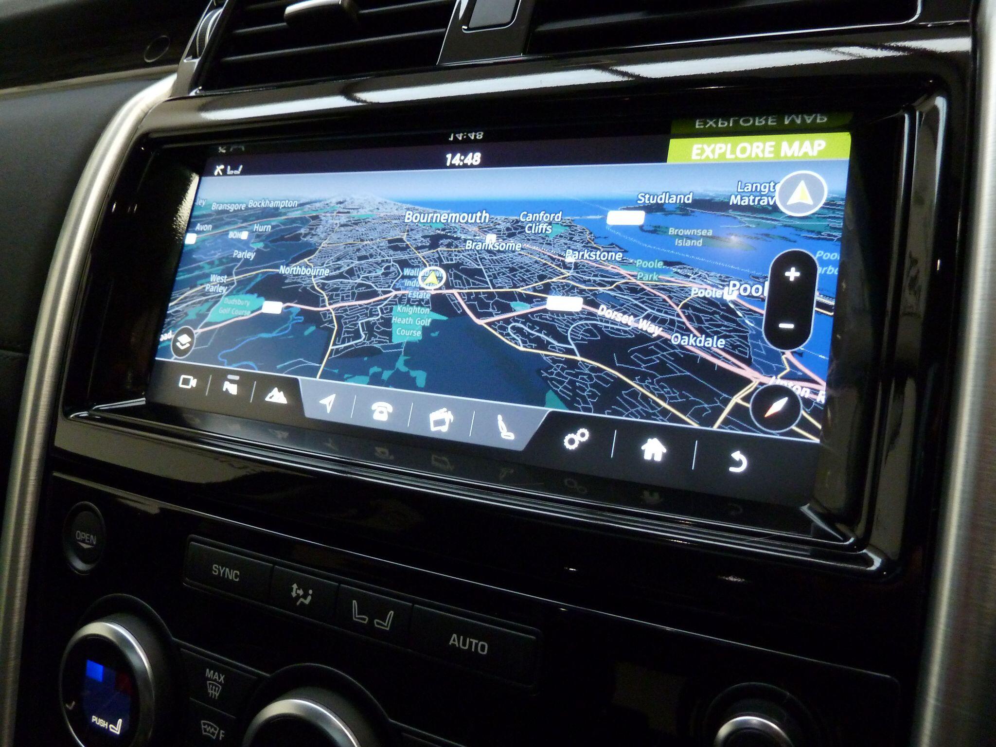 Land Rover Discovery 3.0 TD V6 HSE SUV  Diesel   (258 ps)<br/><br/>PAN ROOF + BLACK PACK + STEPS