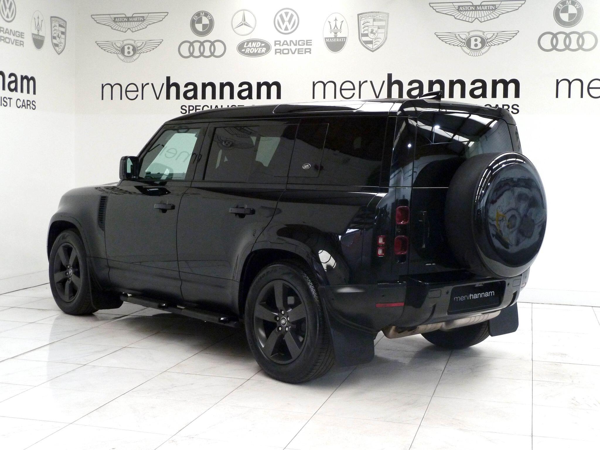 Land Rover Defender 110 2.0 SD4 S   <br/><br/>BLACK PACK + STEPS + MUD FLAPS
