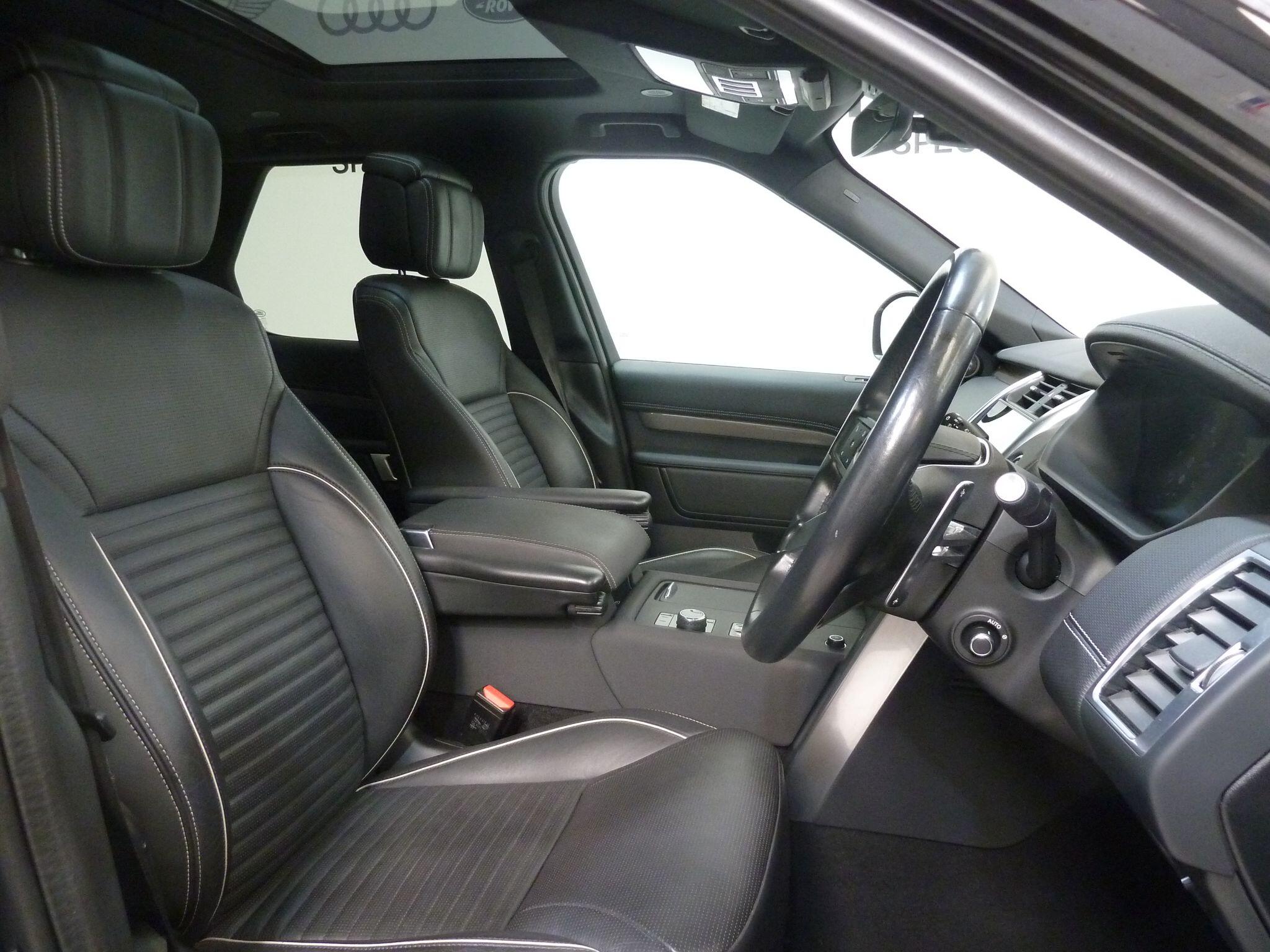 Land Rover Discovery 3.0 P360  Metropolitan Edition   <br/><br/>PAN ROOF + HUD + BLACK PACK