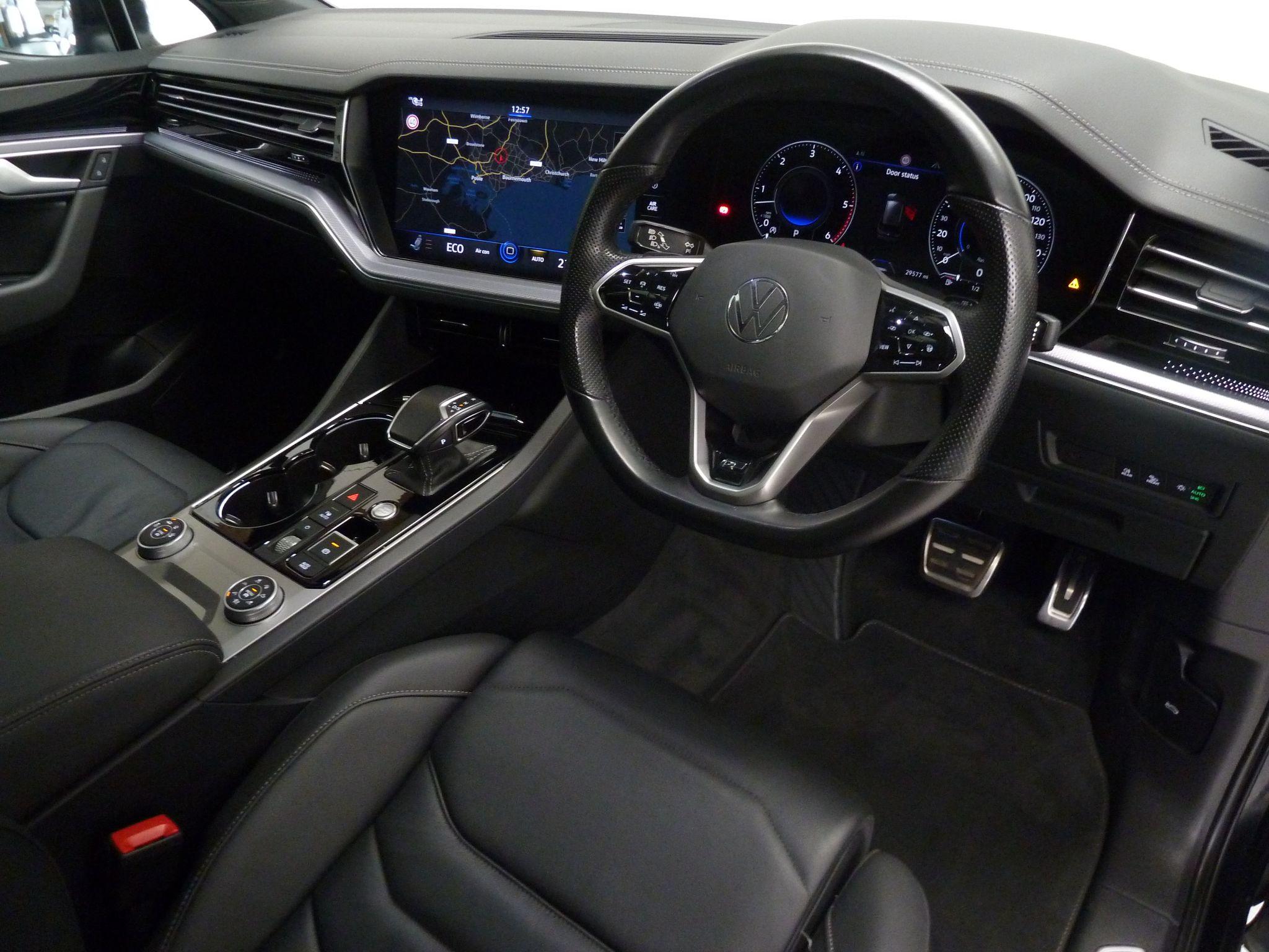 Volkswagen Touareg 3.0 TDI V6 Black Edition Tiptronic 4Motion   <br/><br/>PAN ROOF + BLACK PACK