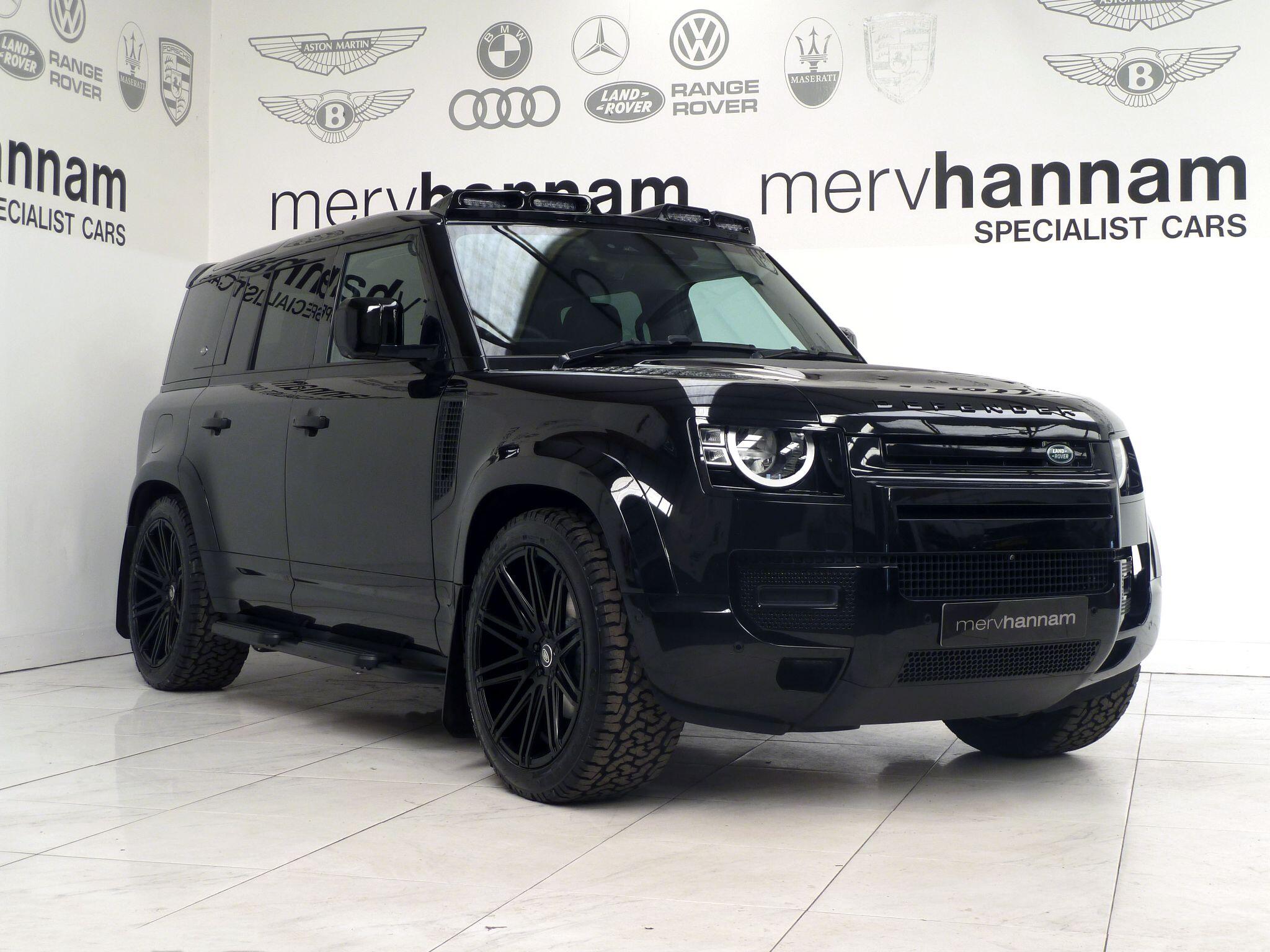 Land Rover Defender 110 2.0 SD4   <br/><br/>PAN ROOF + BLACK PACK + STEPS