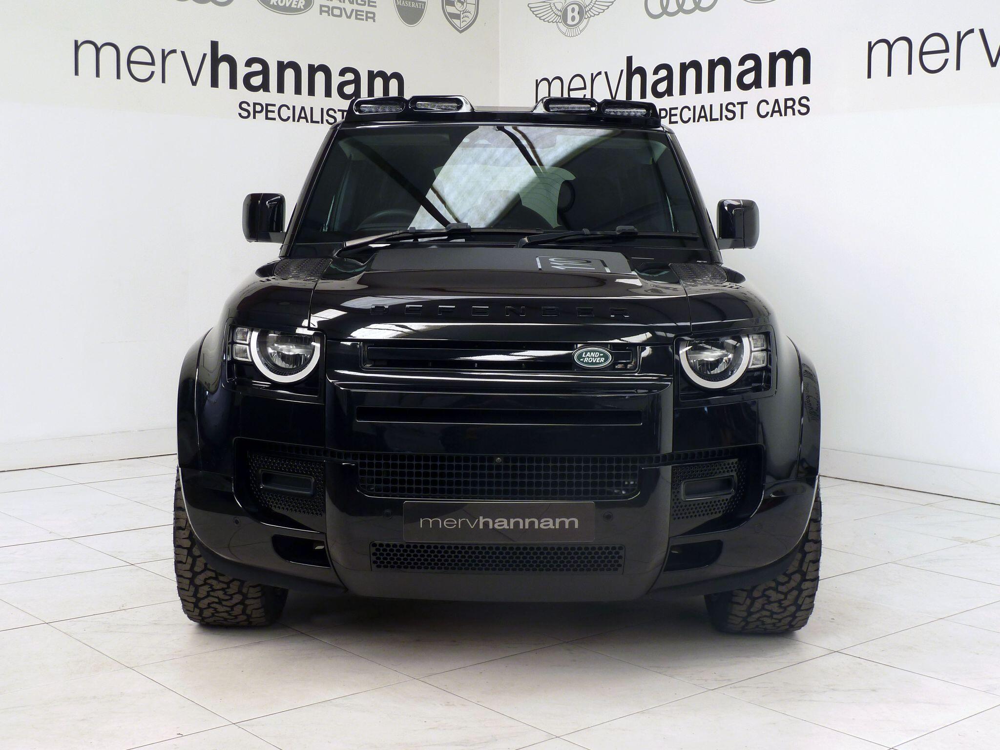 Land Rover Defender 110 2.0 SD4   <br/><br/>PAN ROOF + BLACK PACK + STEPS